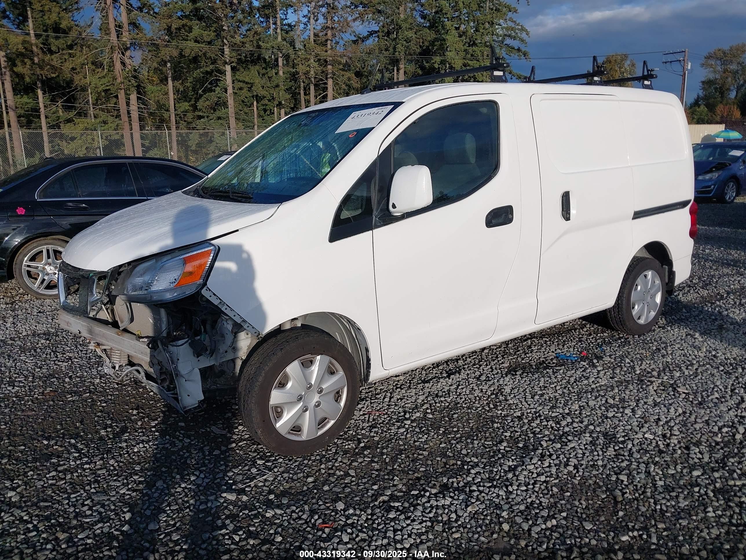 NISSAN NV200 image 2