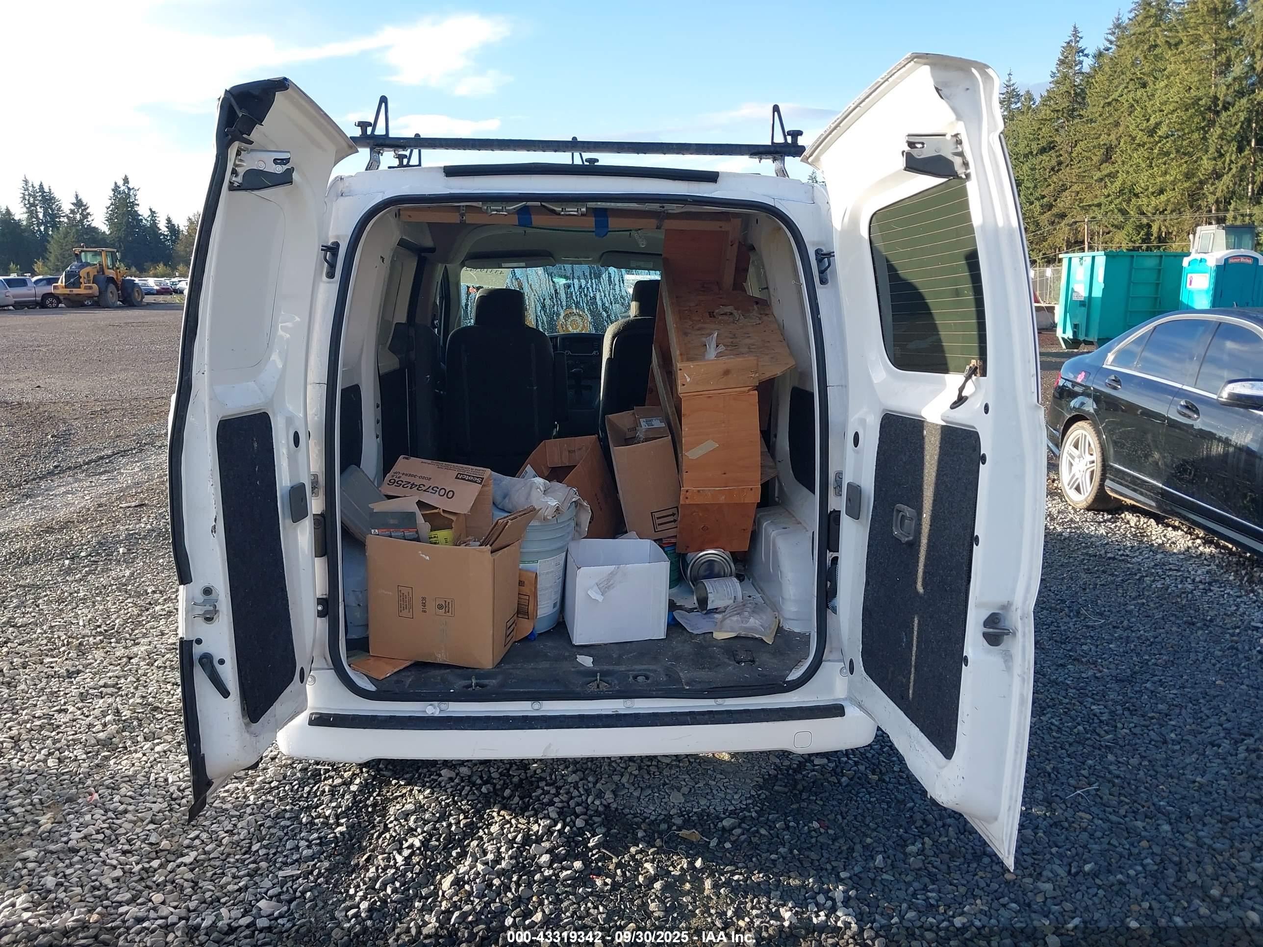 NISSAN NV200 image 8