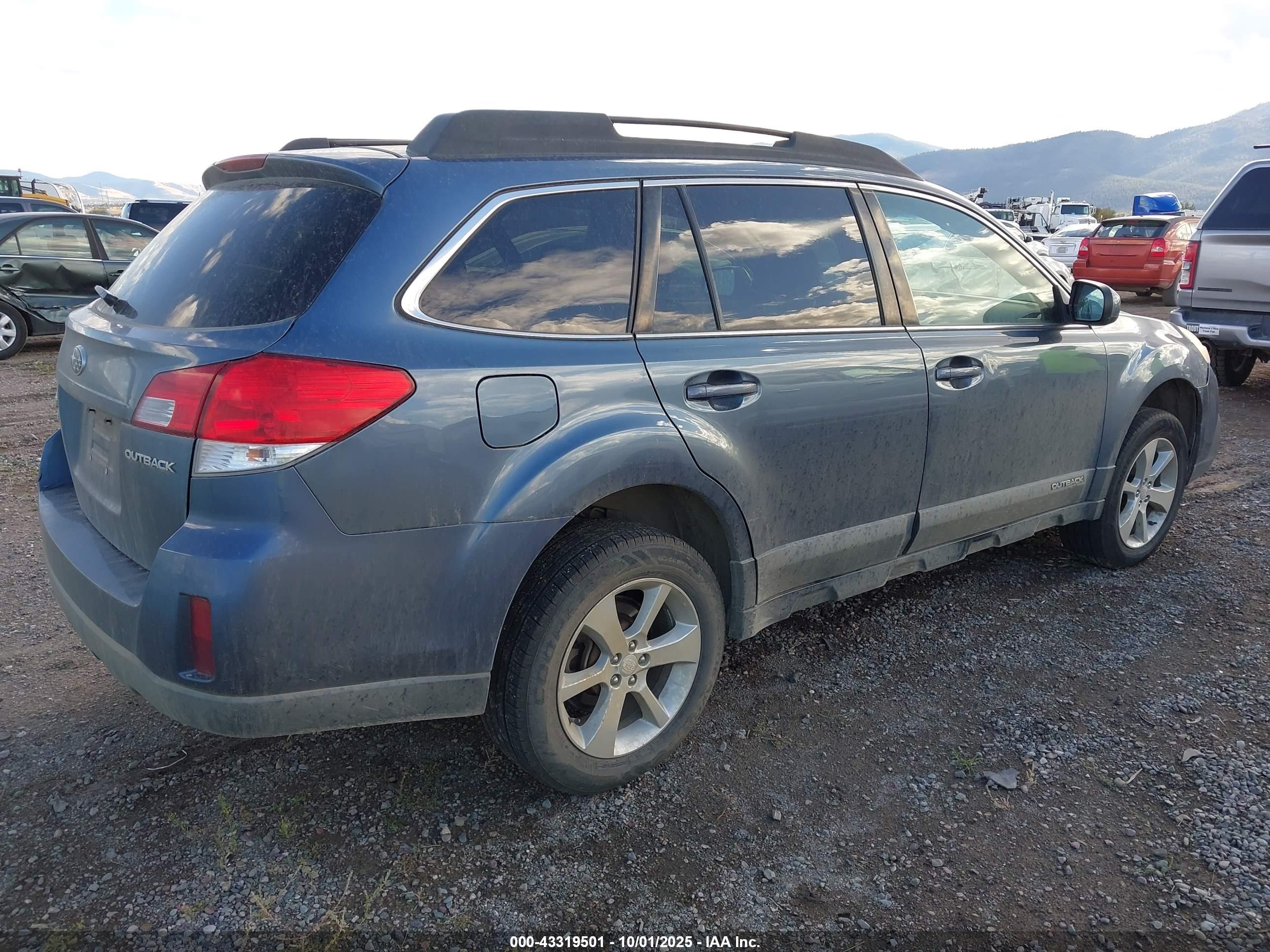 SUBARU OUTBACK image 4