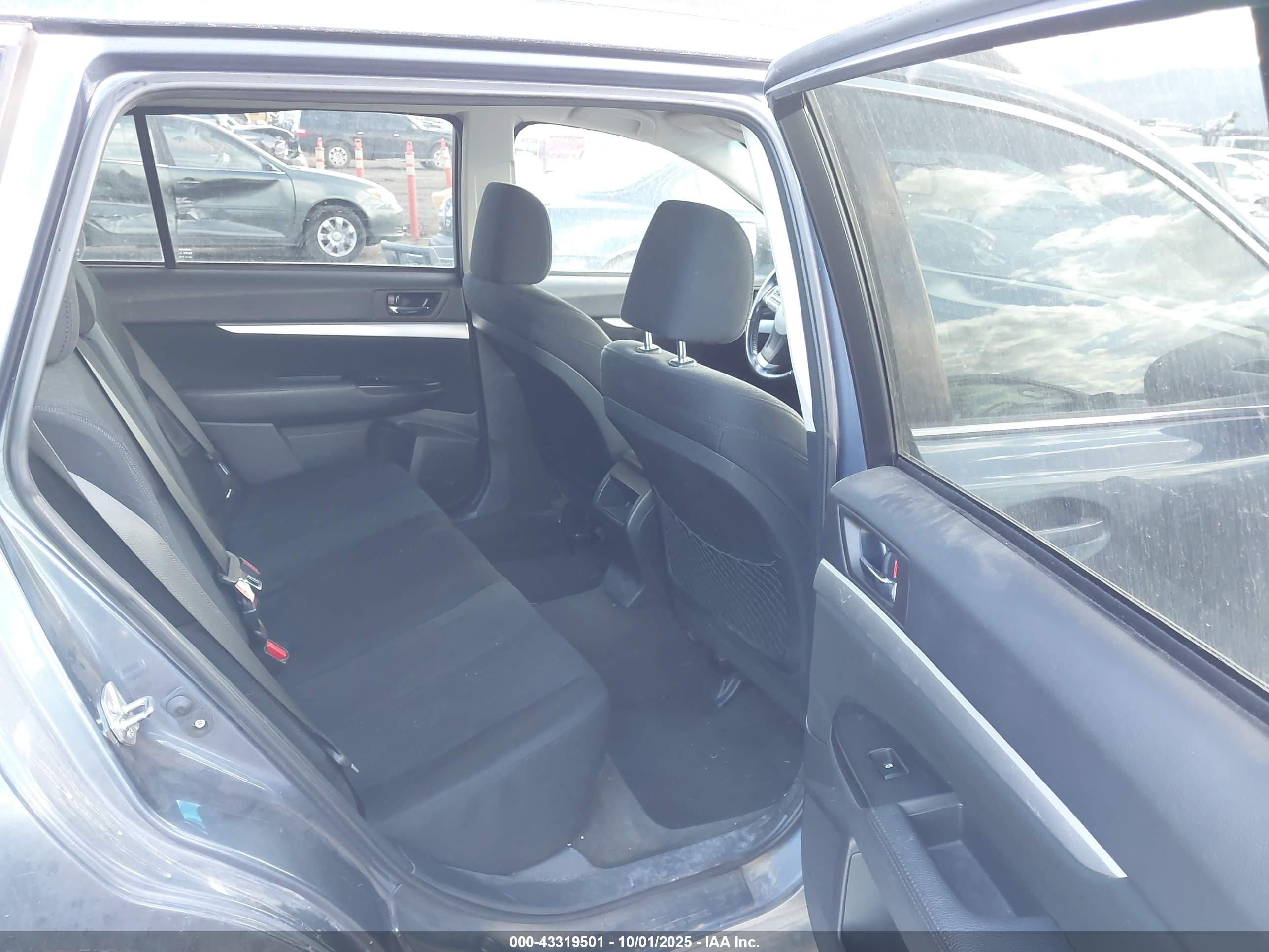 SUBARU OUTBACK image 8