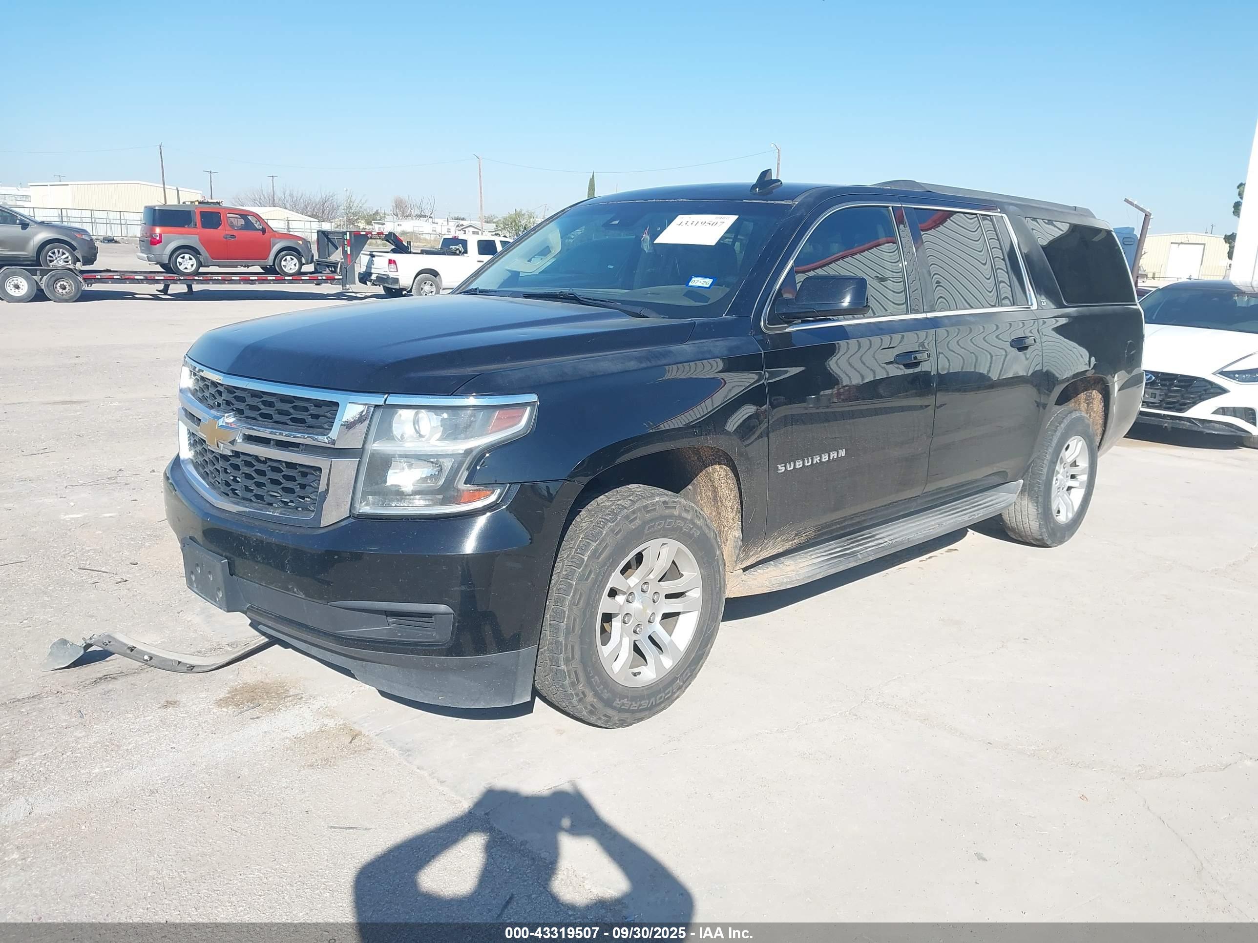 CHEVROLET SUBURBAN image 2