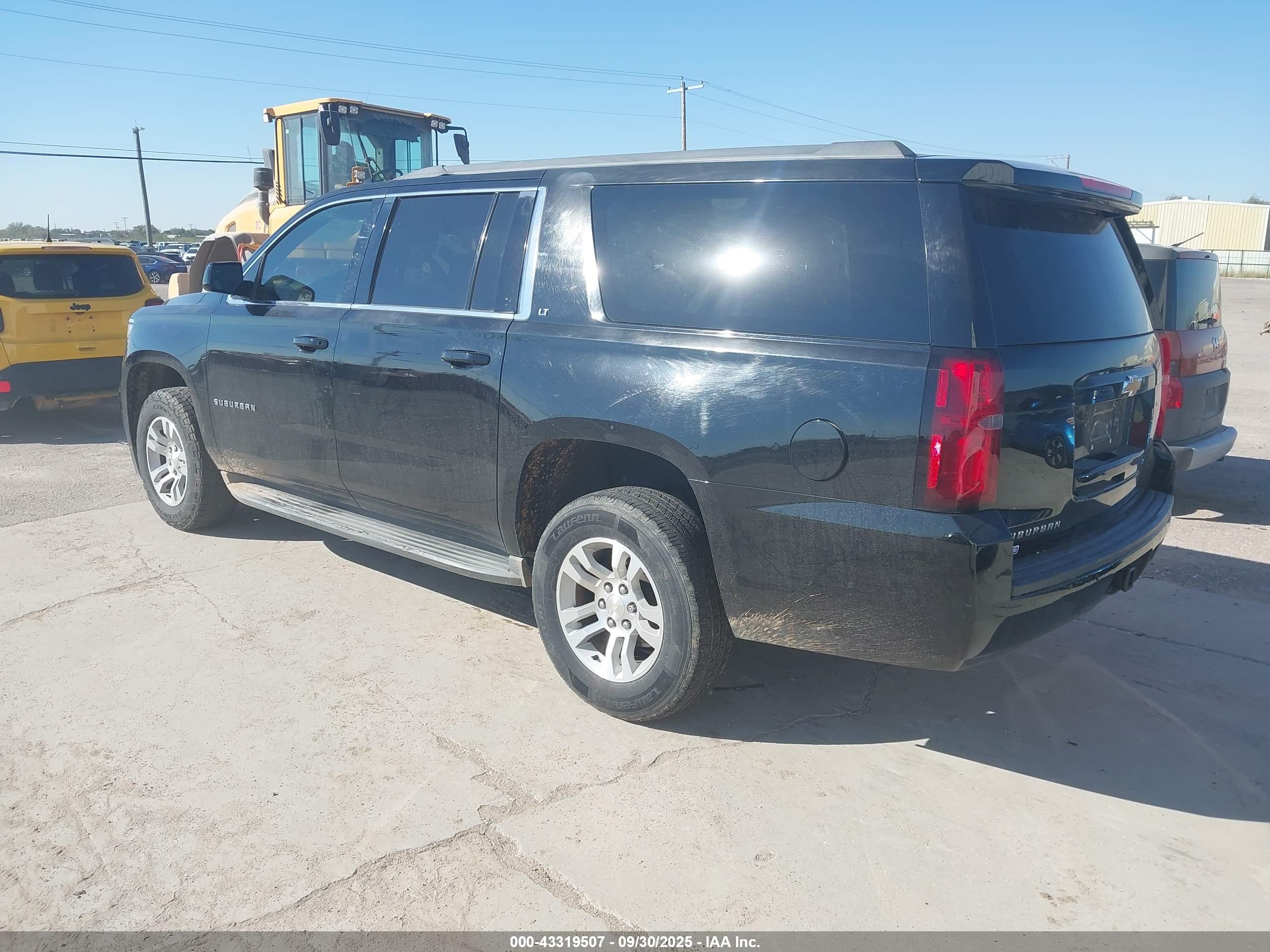 CHEVROLET SUBURBAN image 3