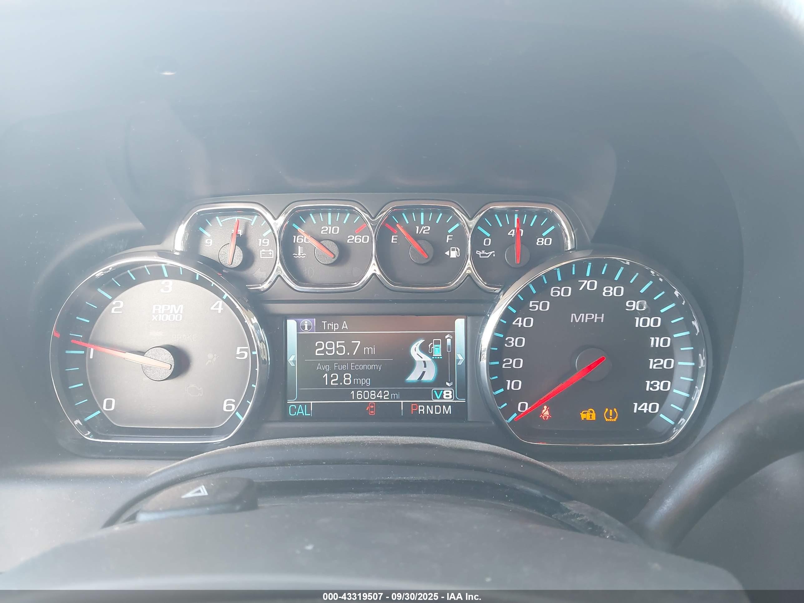 CHEVROLET SUBURBAN image 7