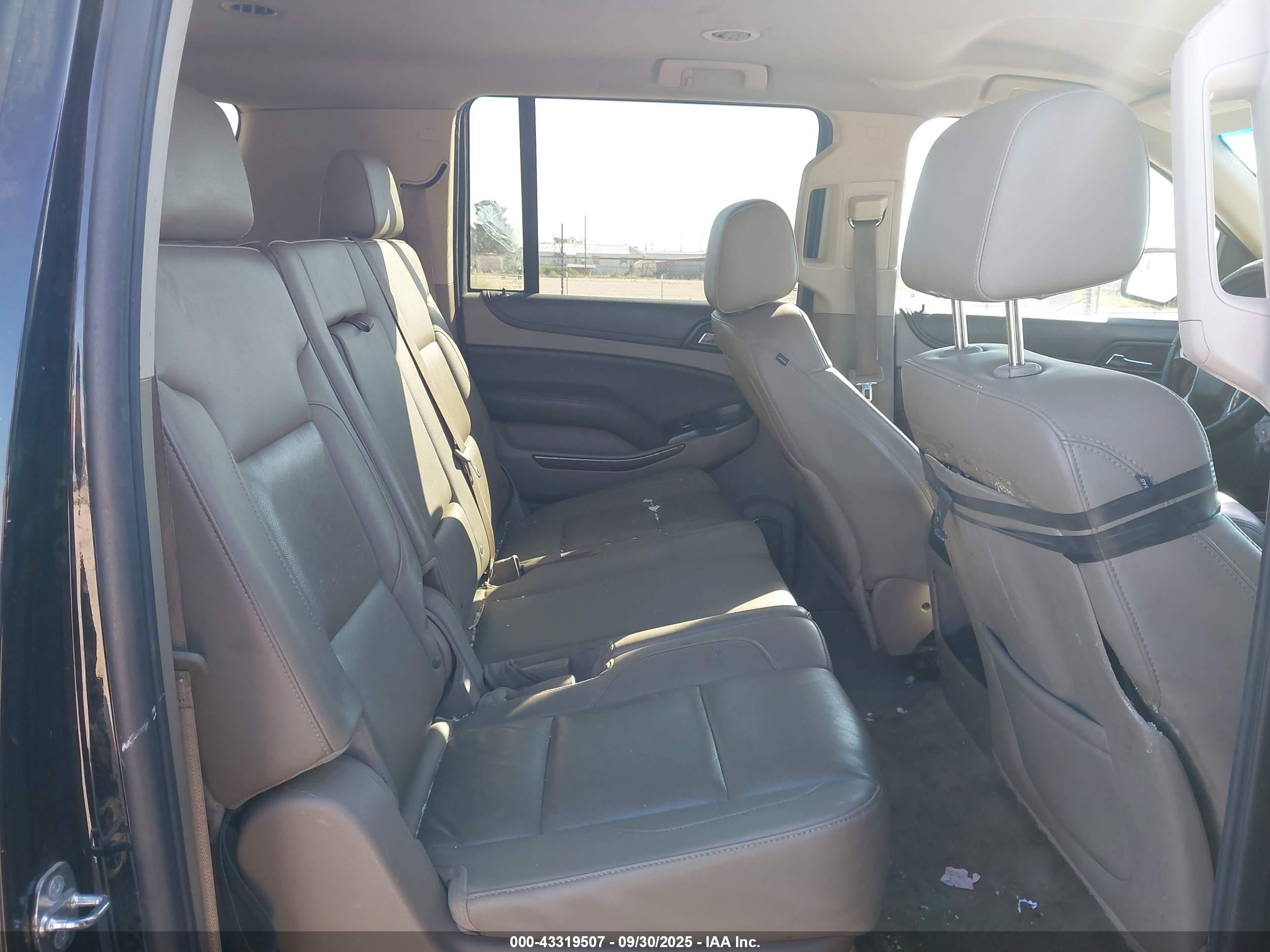 CHEVROLET SUBURBAN image 8