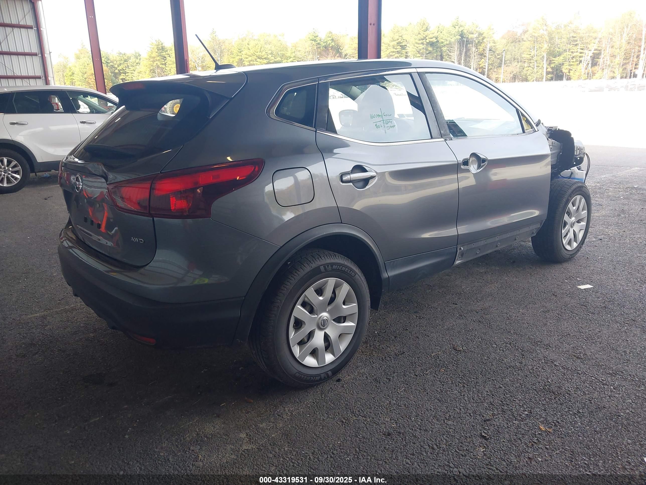 NISSAN ROGUE image 4