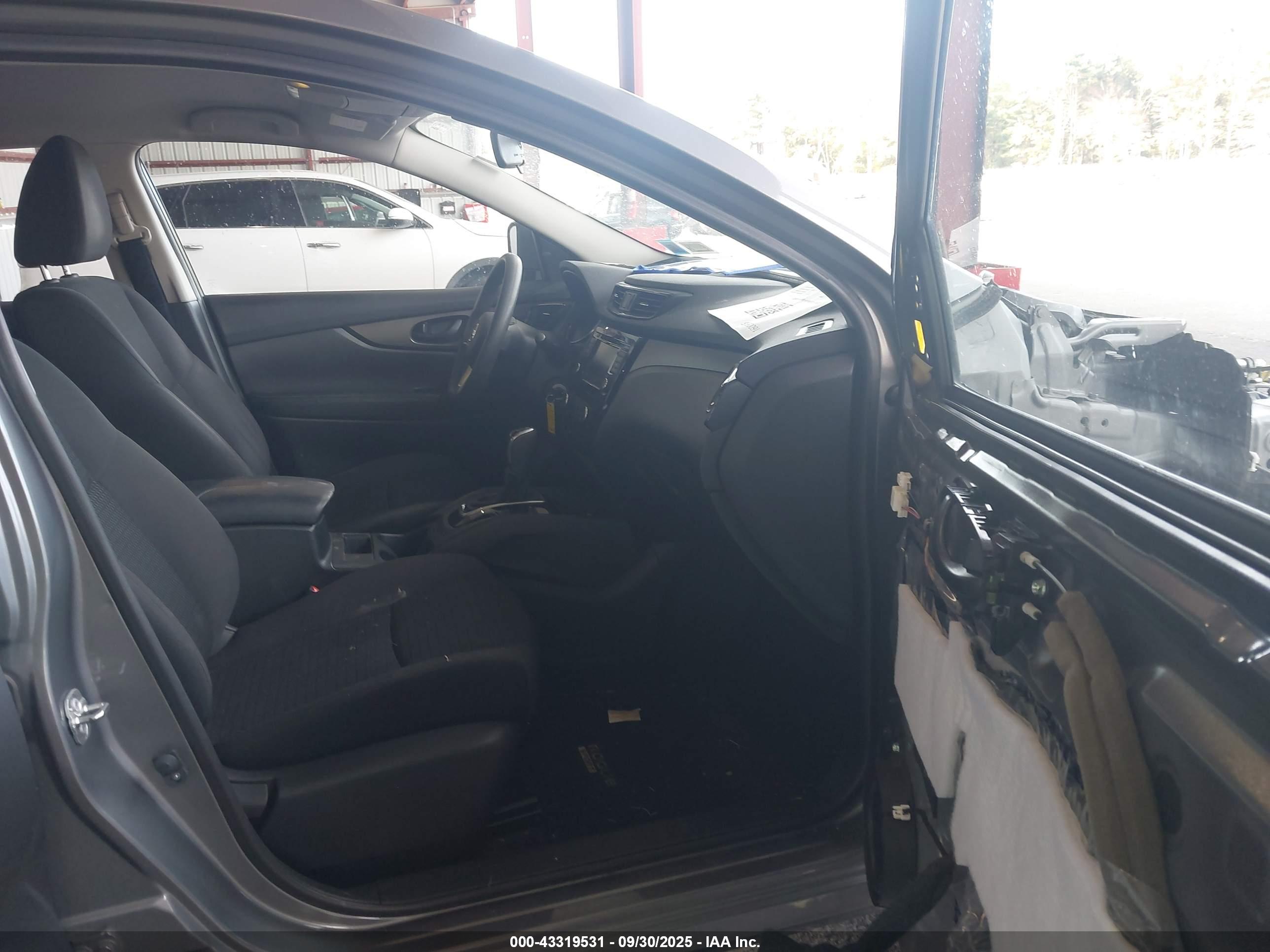 NISSAN ROGUE image 5