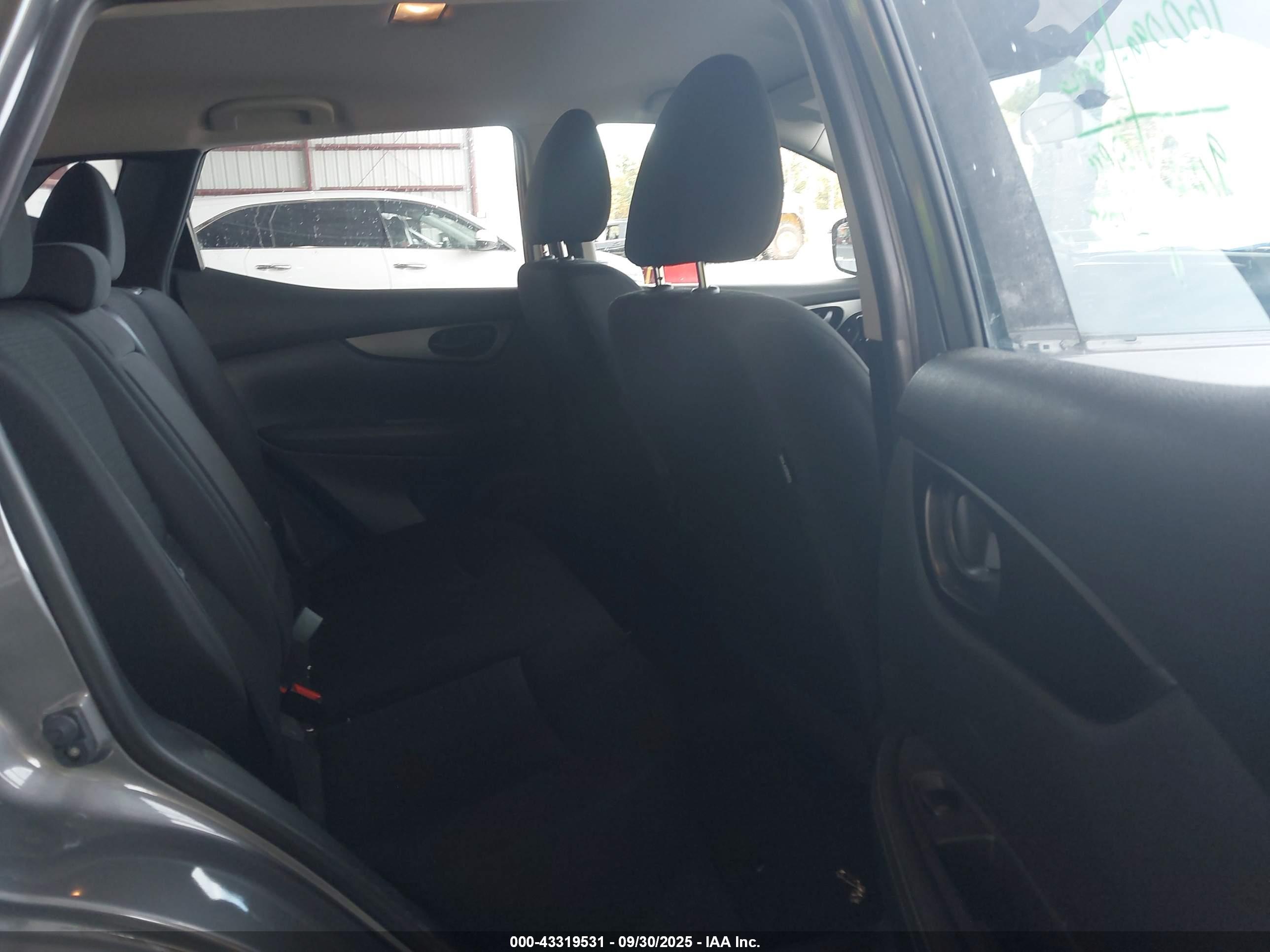 NISSAN ROGUE image 8