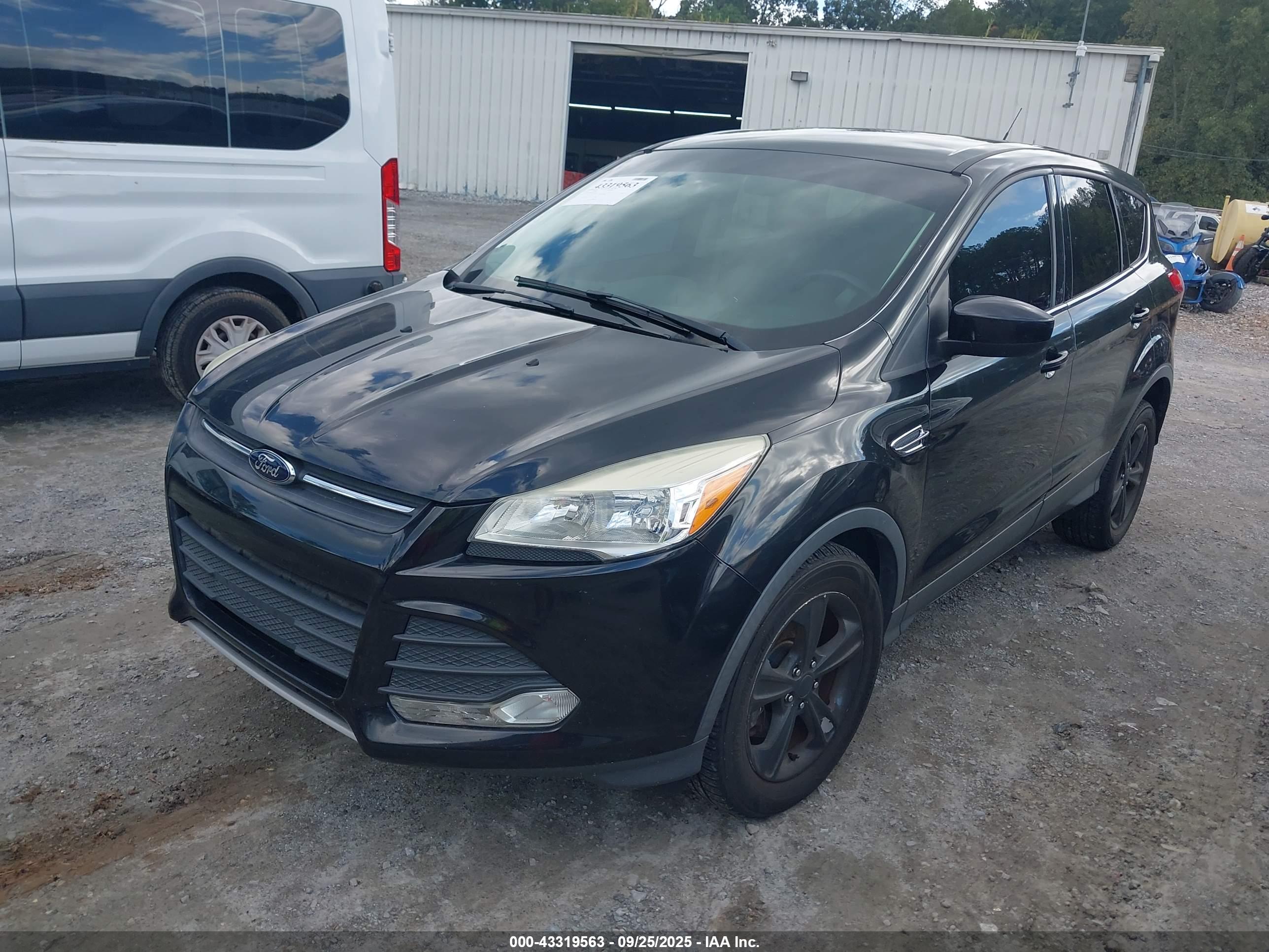 FORD ESCAPE image 2