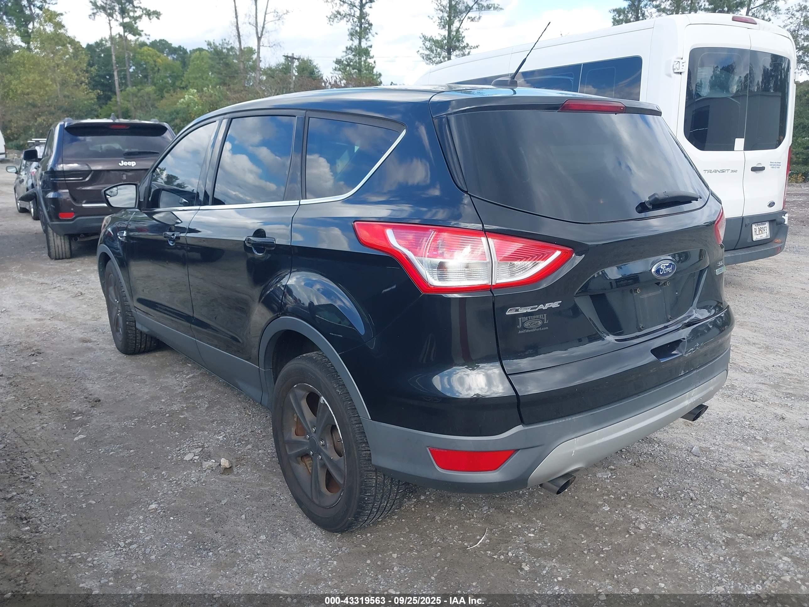 FORD ESCAPE image 3