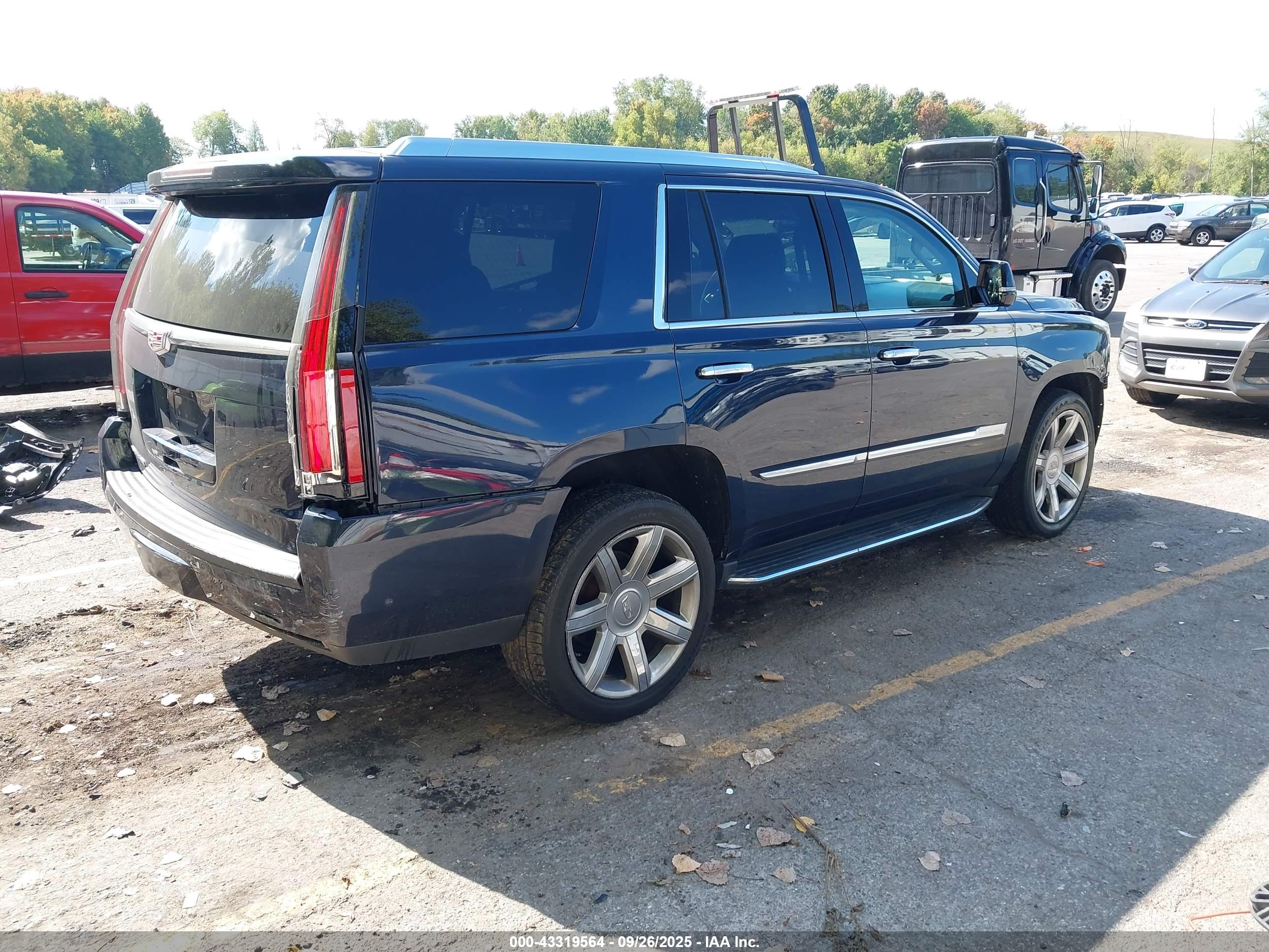 CADILLAC ESCALADE image 4