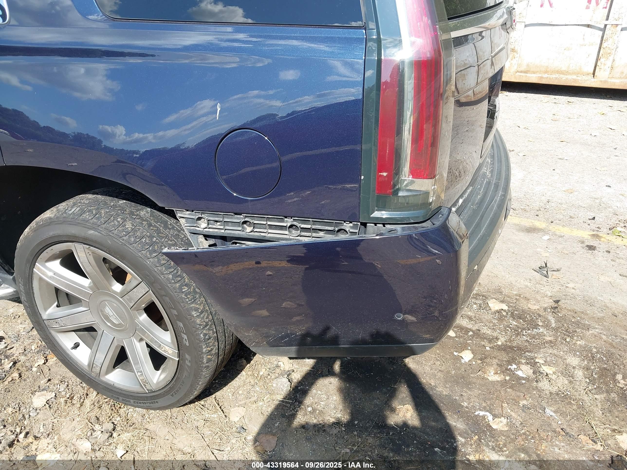 CADILLAC ESCALADE image 6