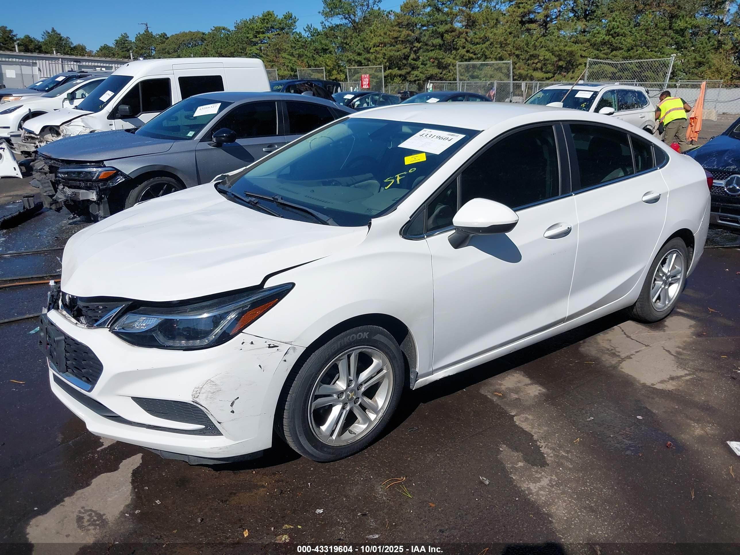 CHEVROLET CRUZE image 2