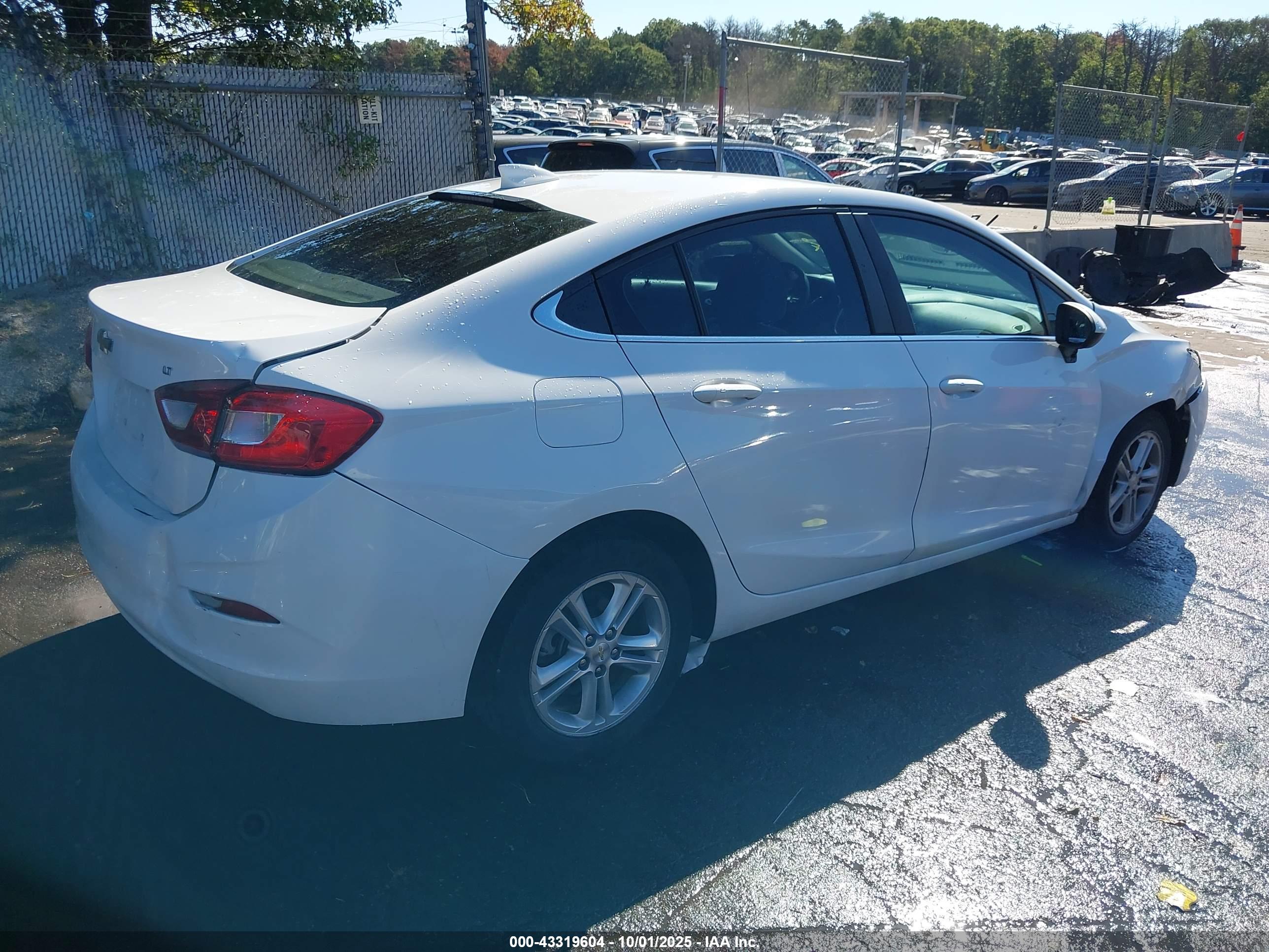 CHEVROLET CRUZE image 4