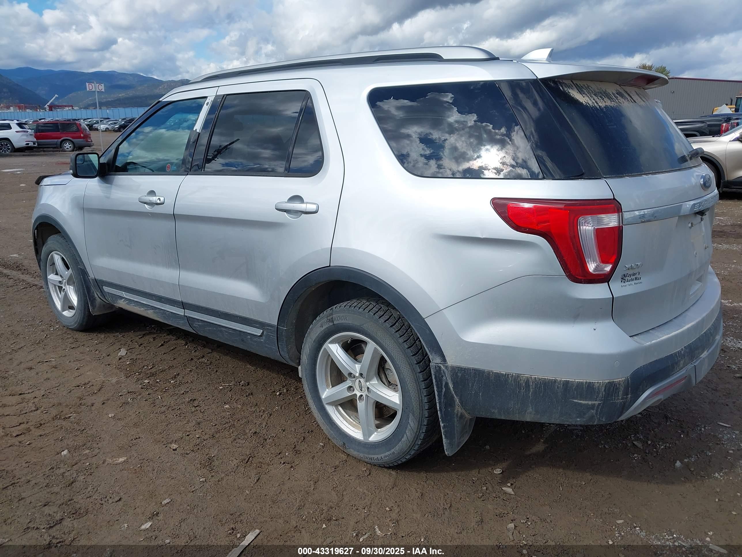 FORD EXPLORER image 3
