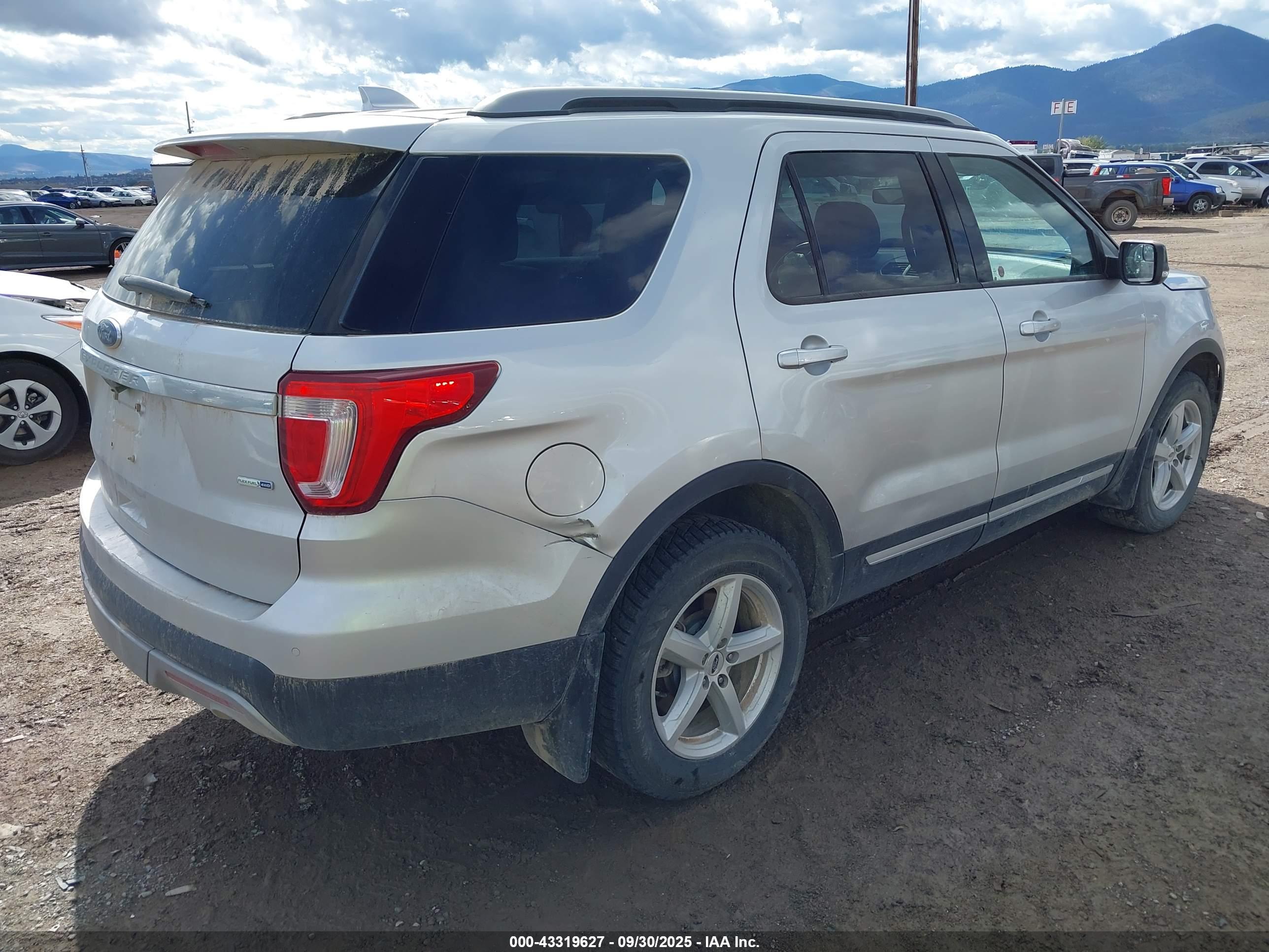 FORD EXPLORER image 4