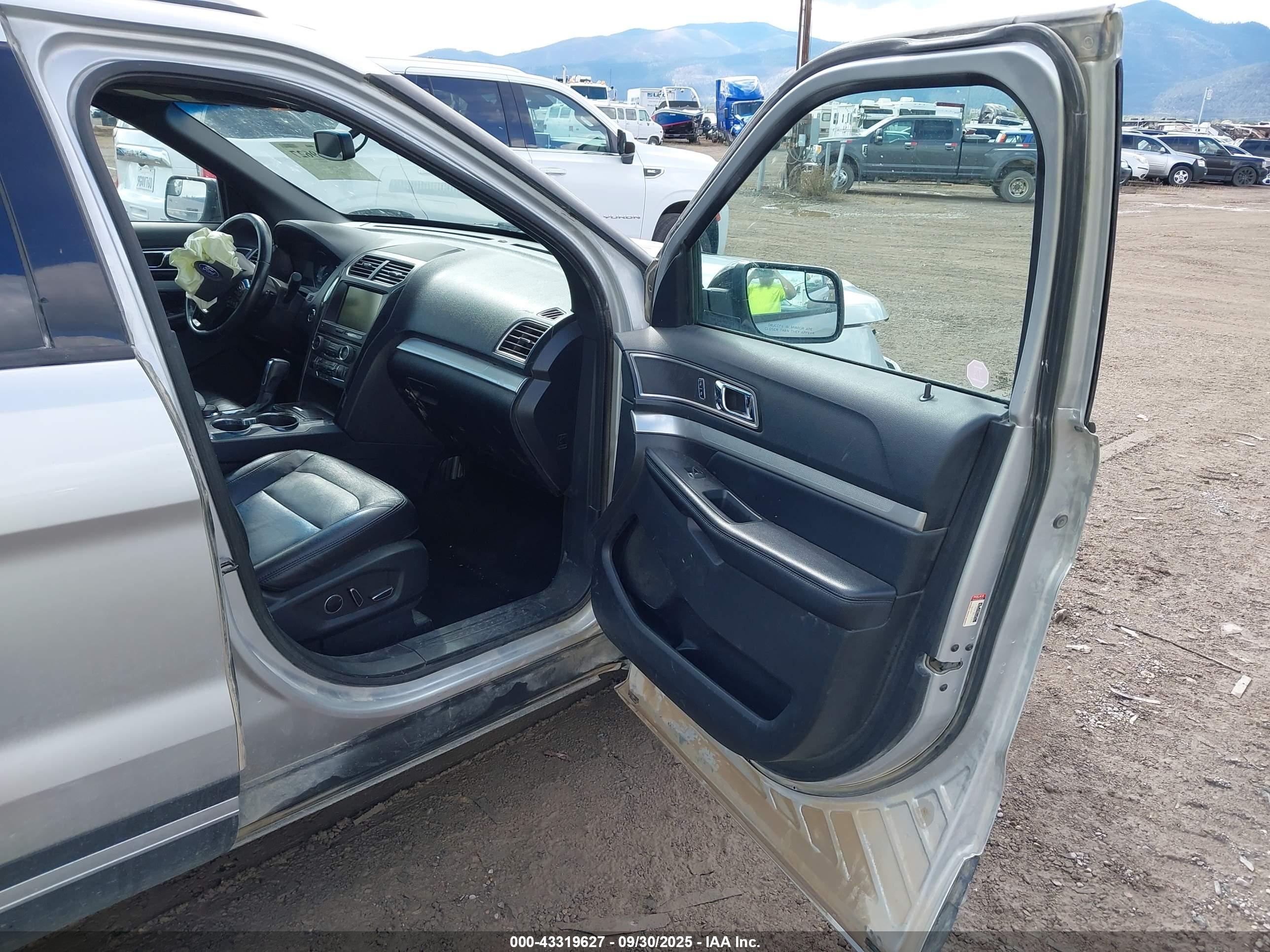 FORD EXPLORER image 5