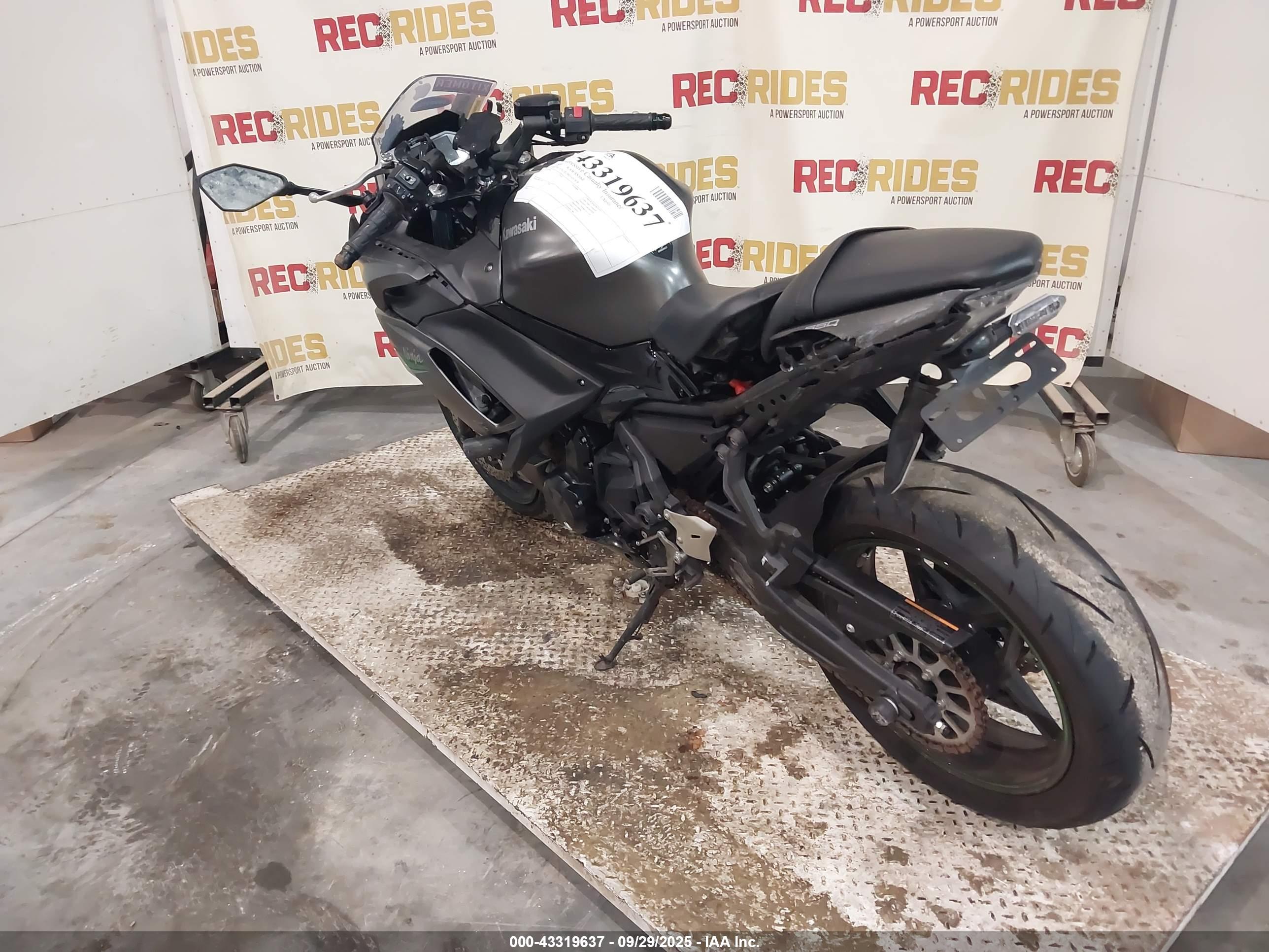 KAWASAKI EX650 image 3
