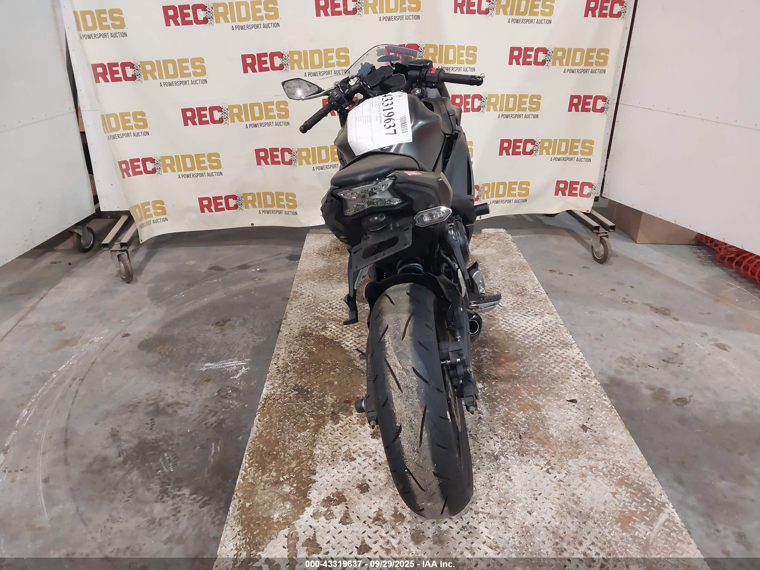 KAWASAKI EX650 image 6