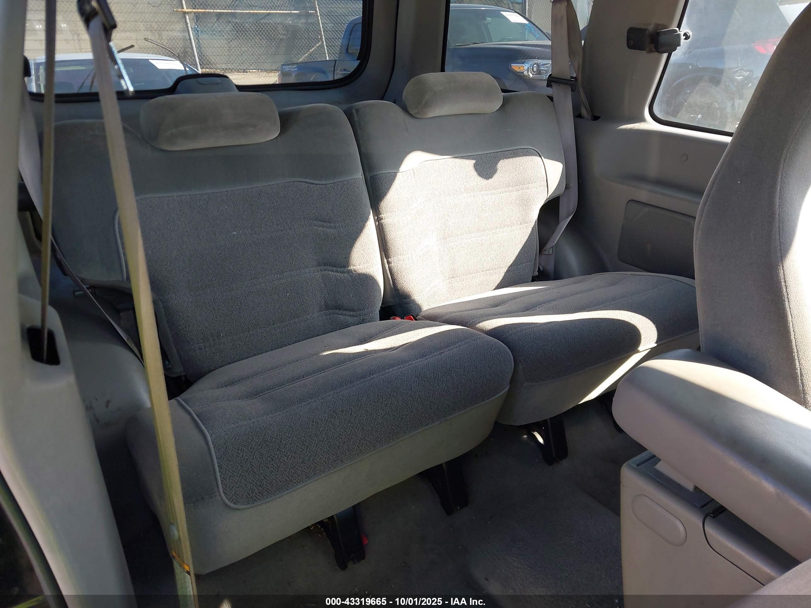 FORD EXPLORER image 8