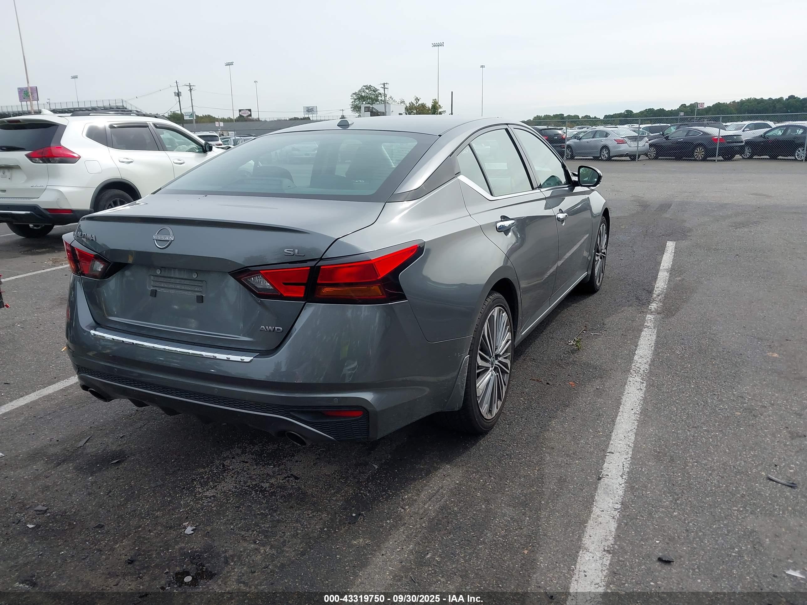 NISSAN ALTIMA image 4