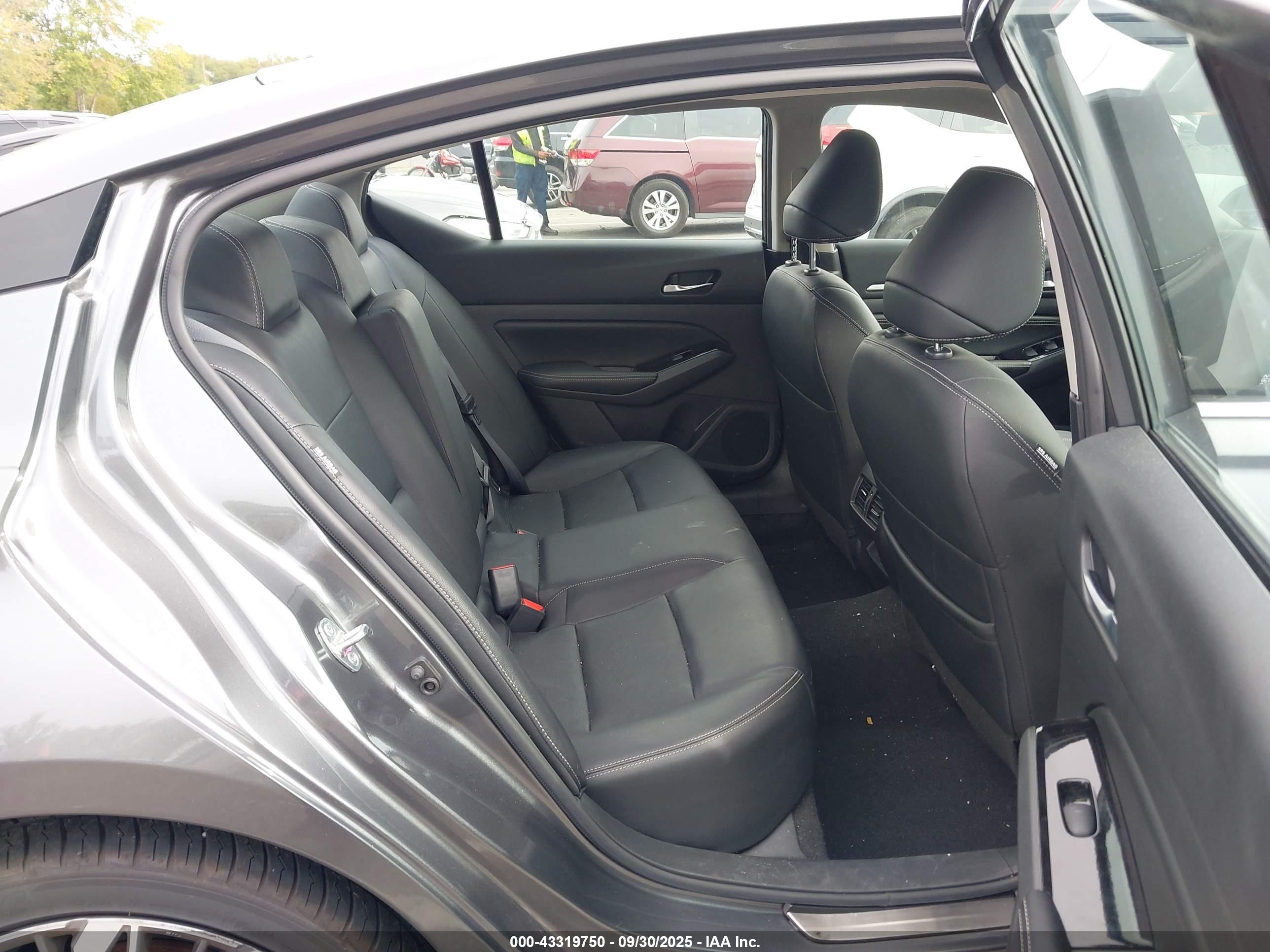 NISSAN ALTIMA image 8
