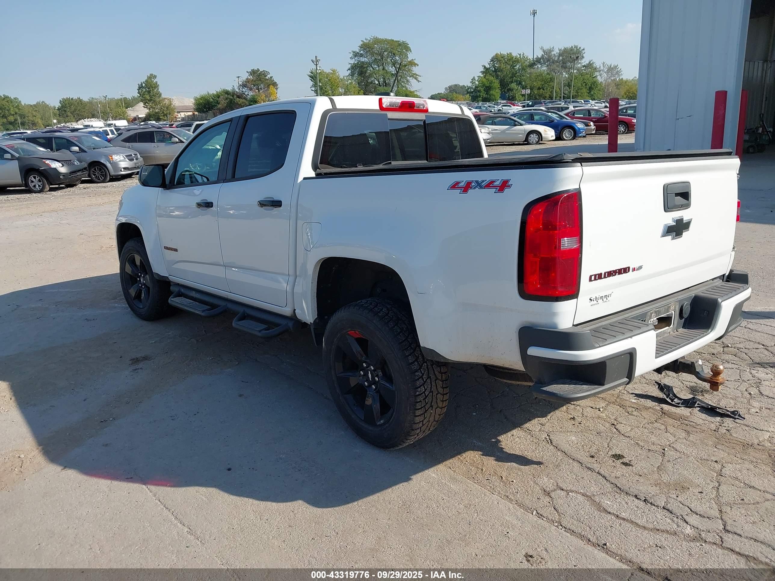 CHEVROLET COLORADO image 3