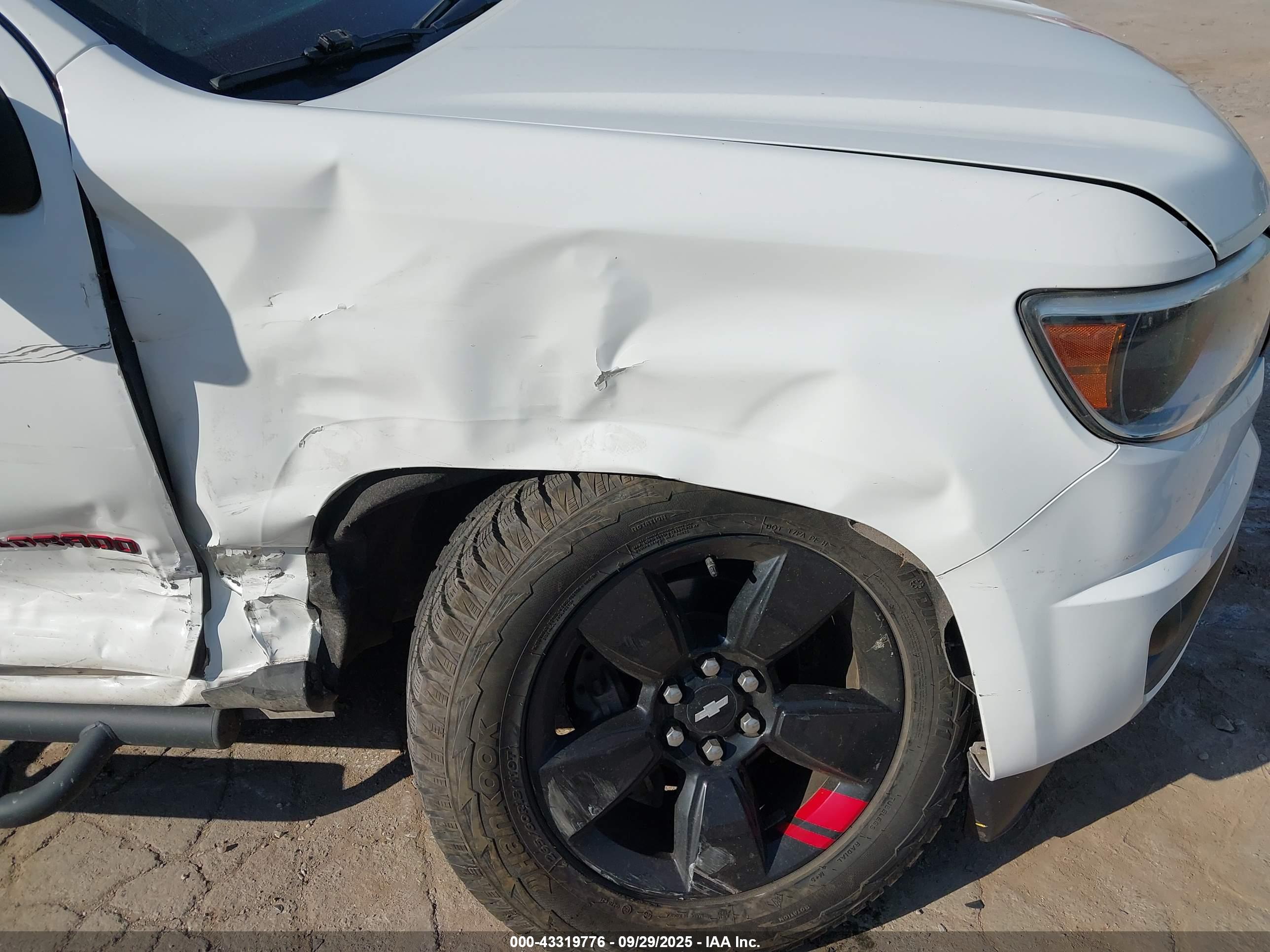 CHEVROLET COLORADO image 6