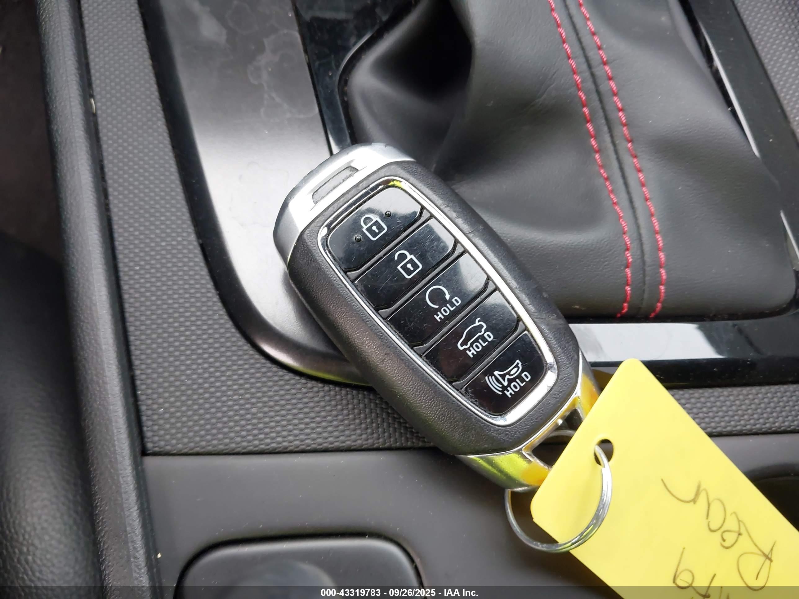 HYUNDAI ELANTRA image 11