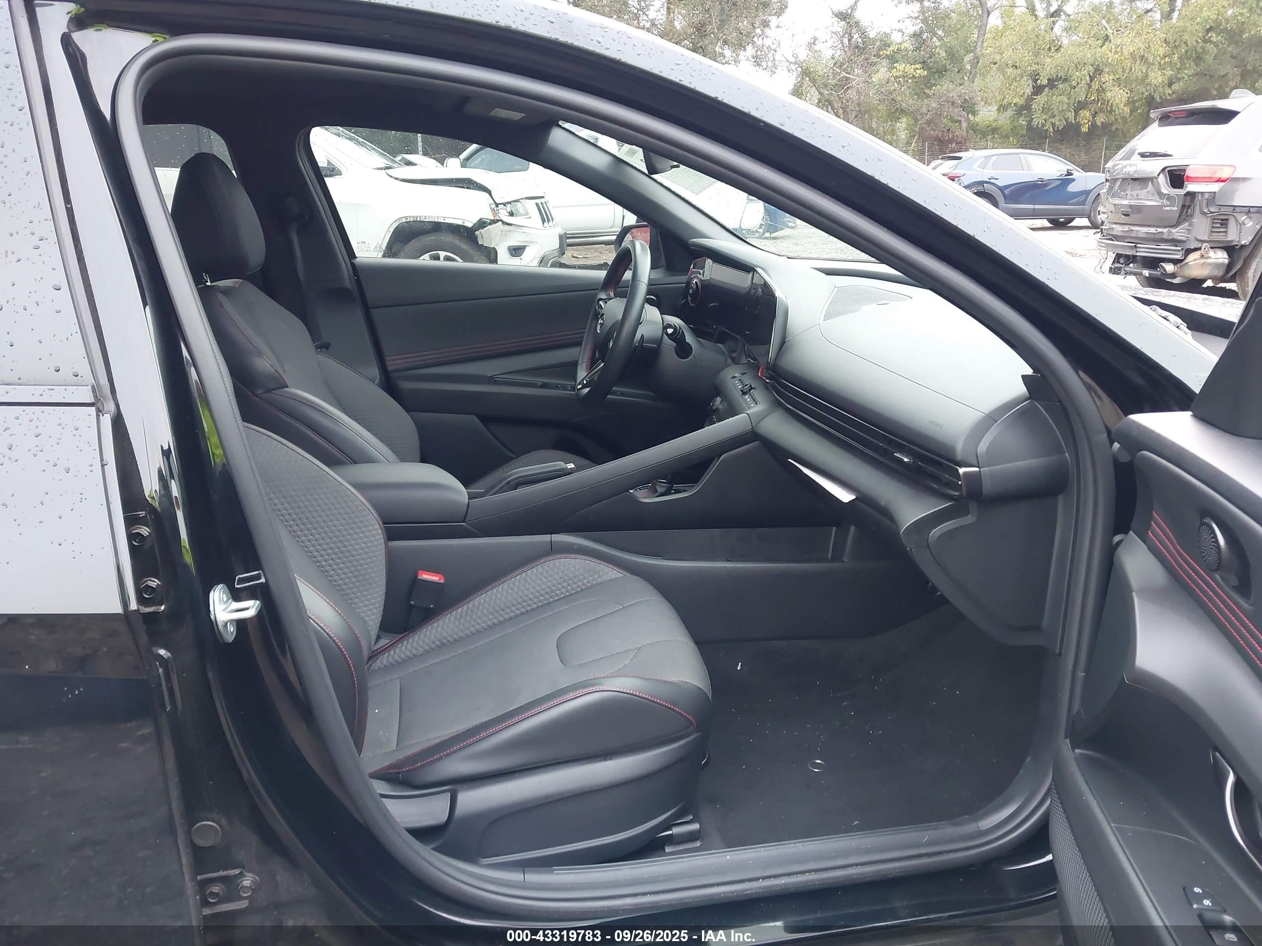HYUNDAI ELANTRA image 5