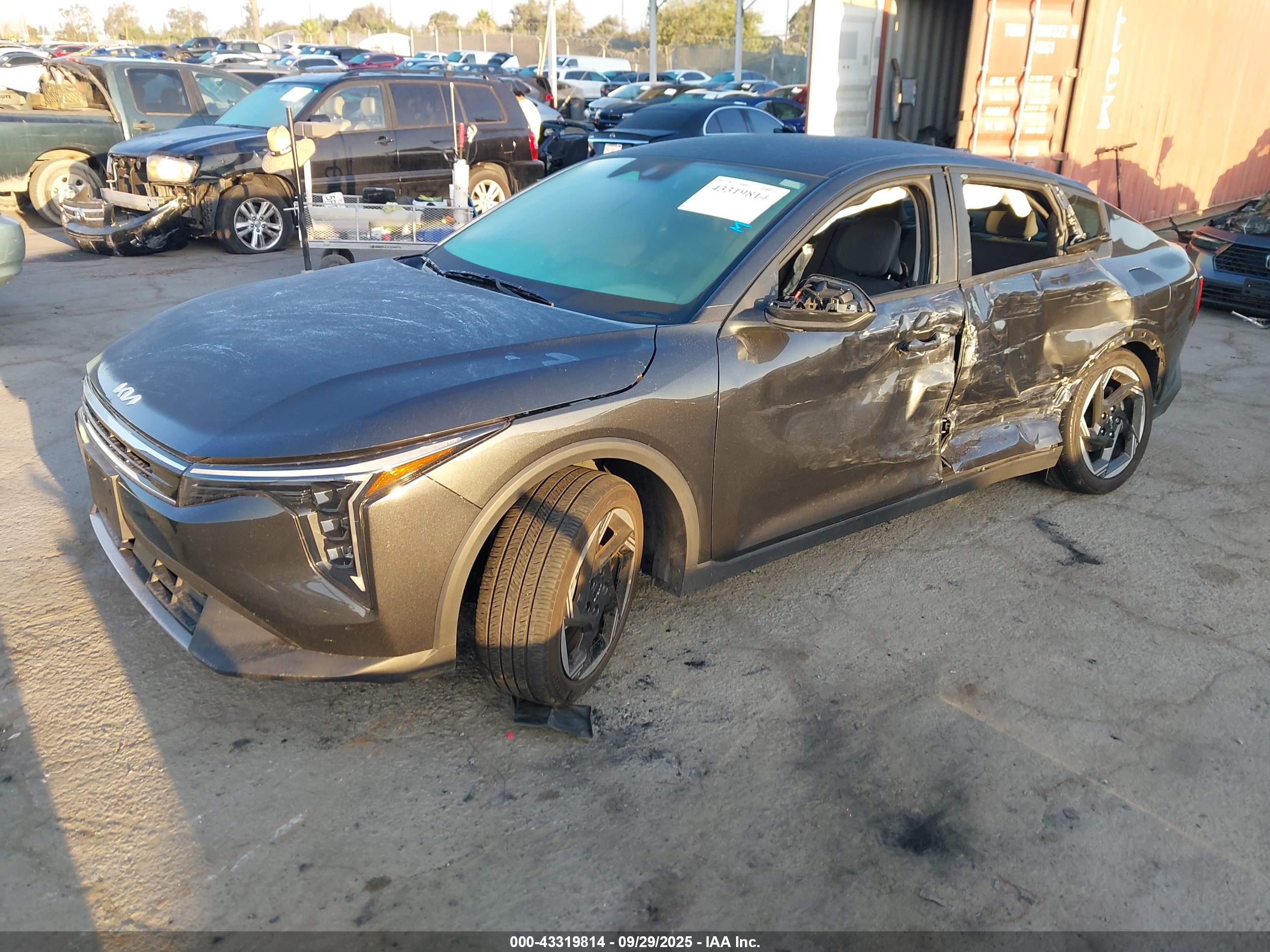 KIA K4 image 2
