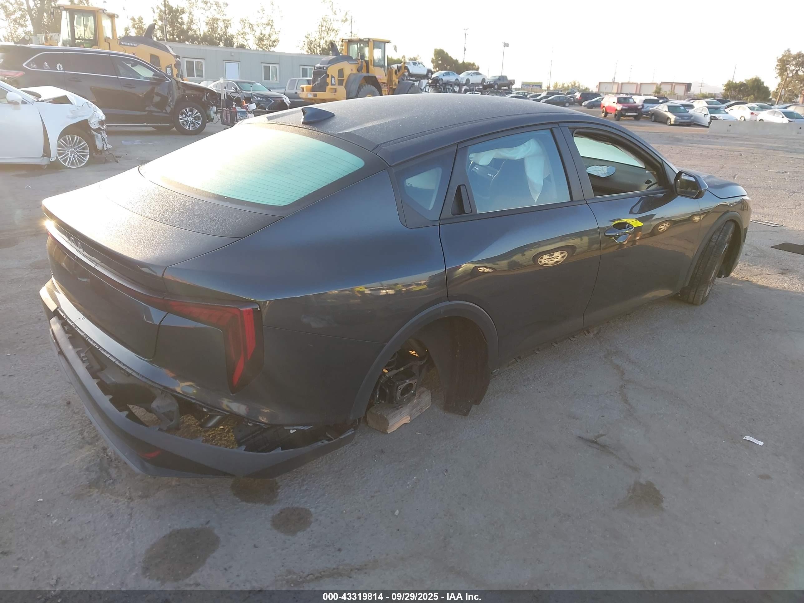 KIA K4 image 4
