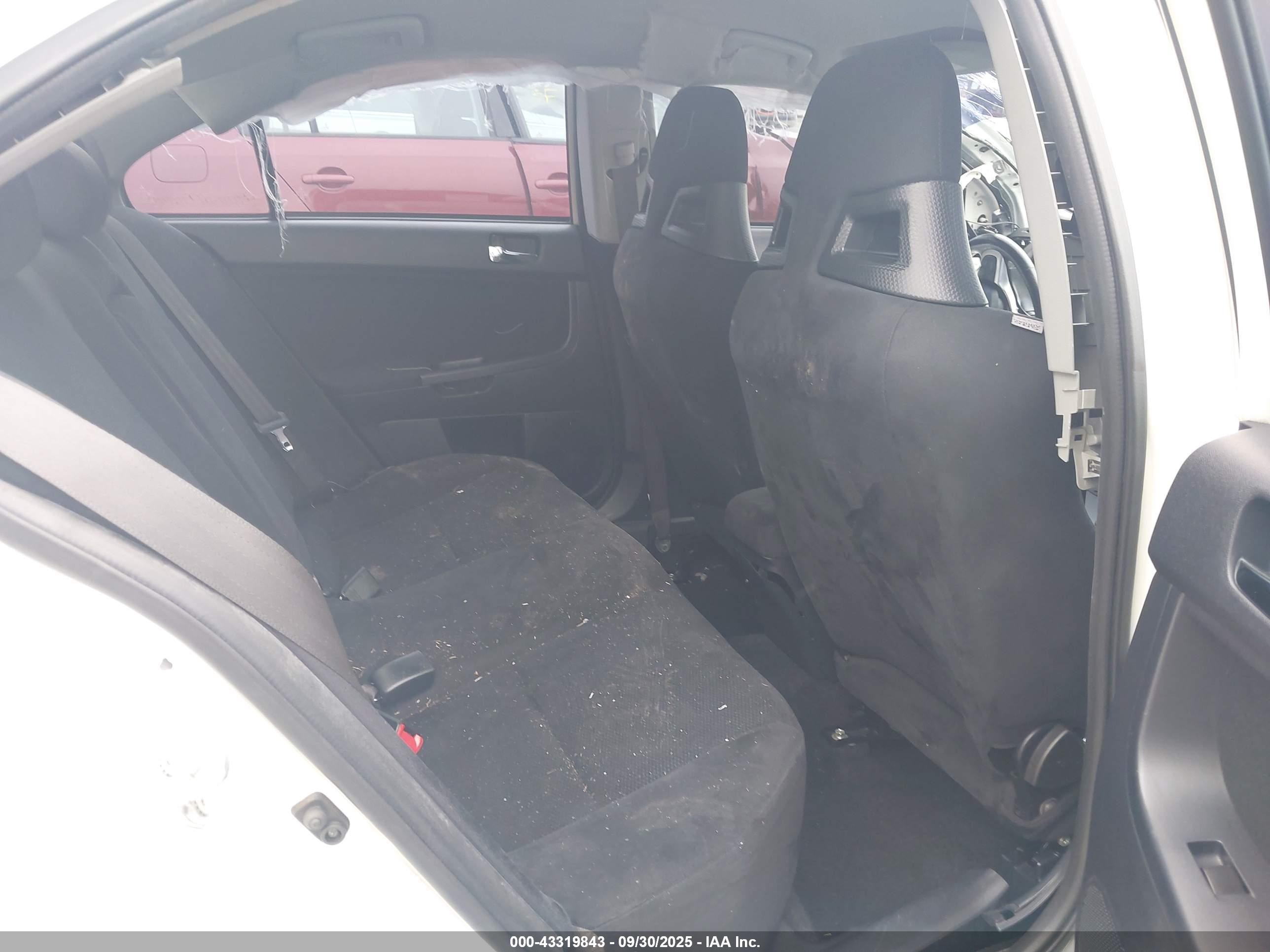 MITSUBISHI LANCER image 8