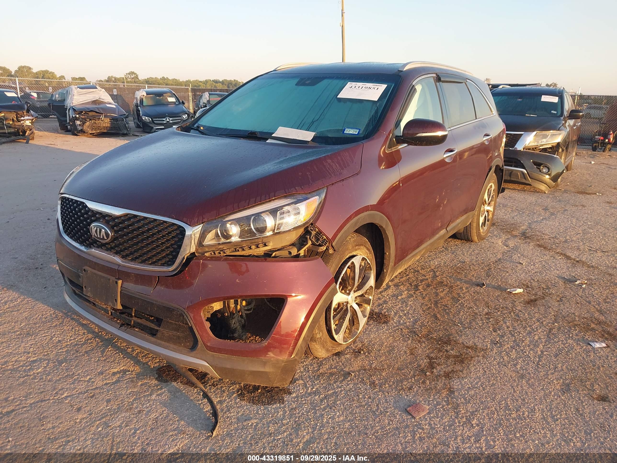 KIA SORENTO image 2