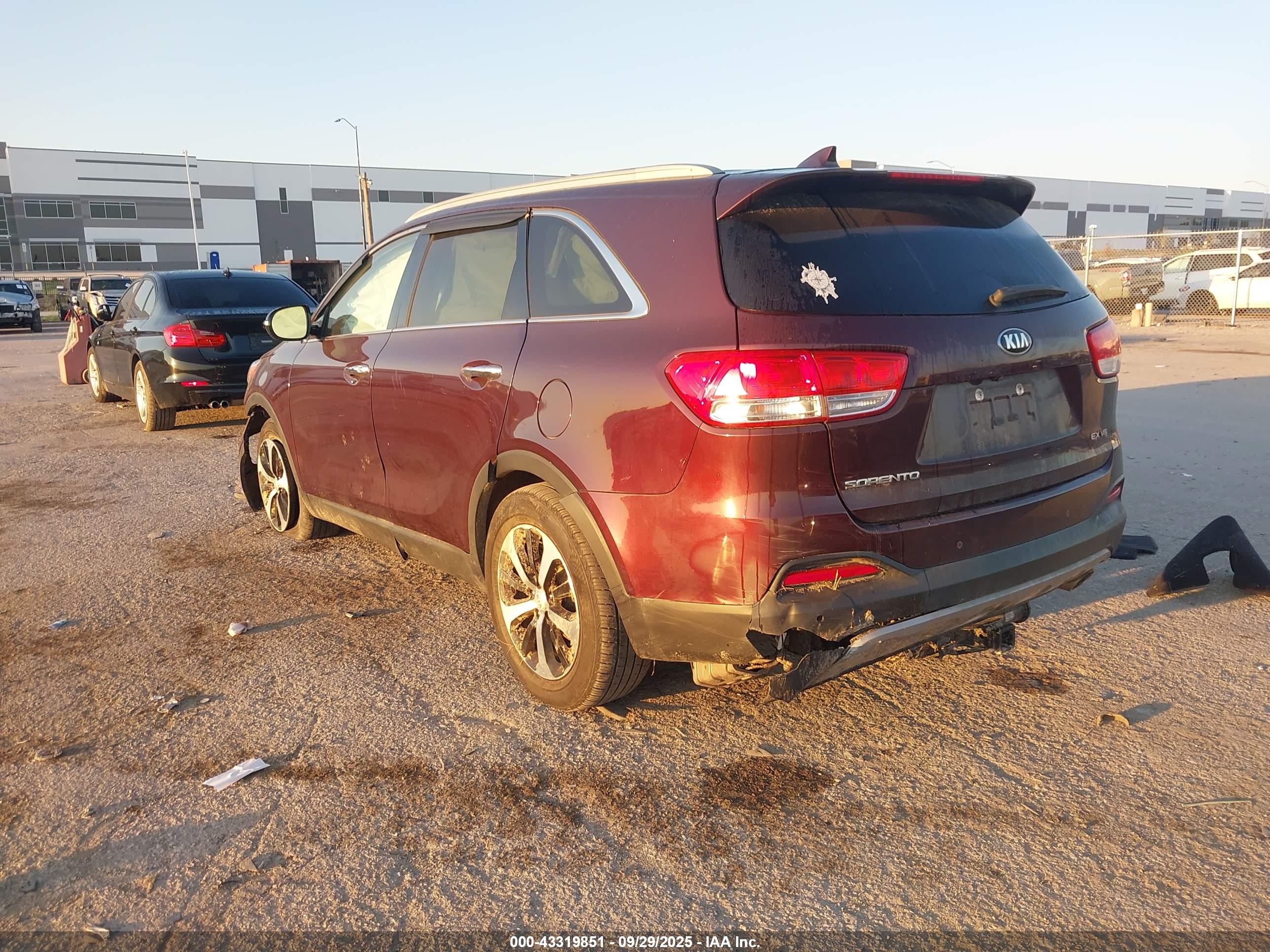 KIA SORENTO image 3