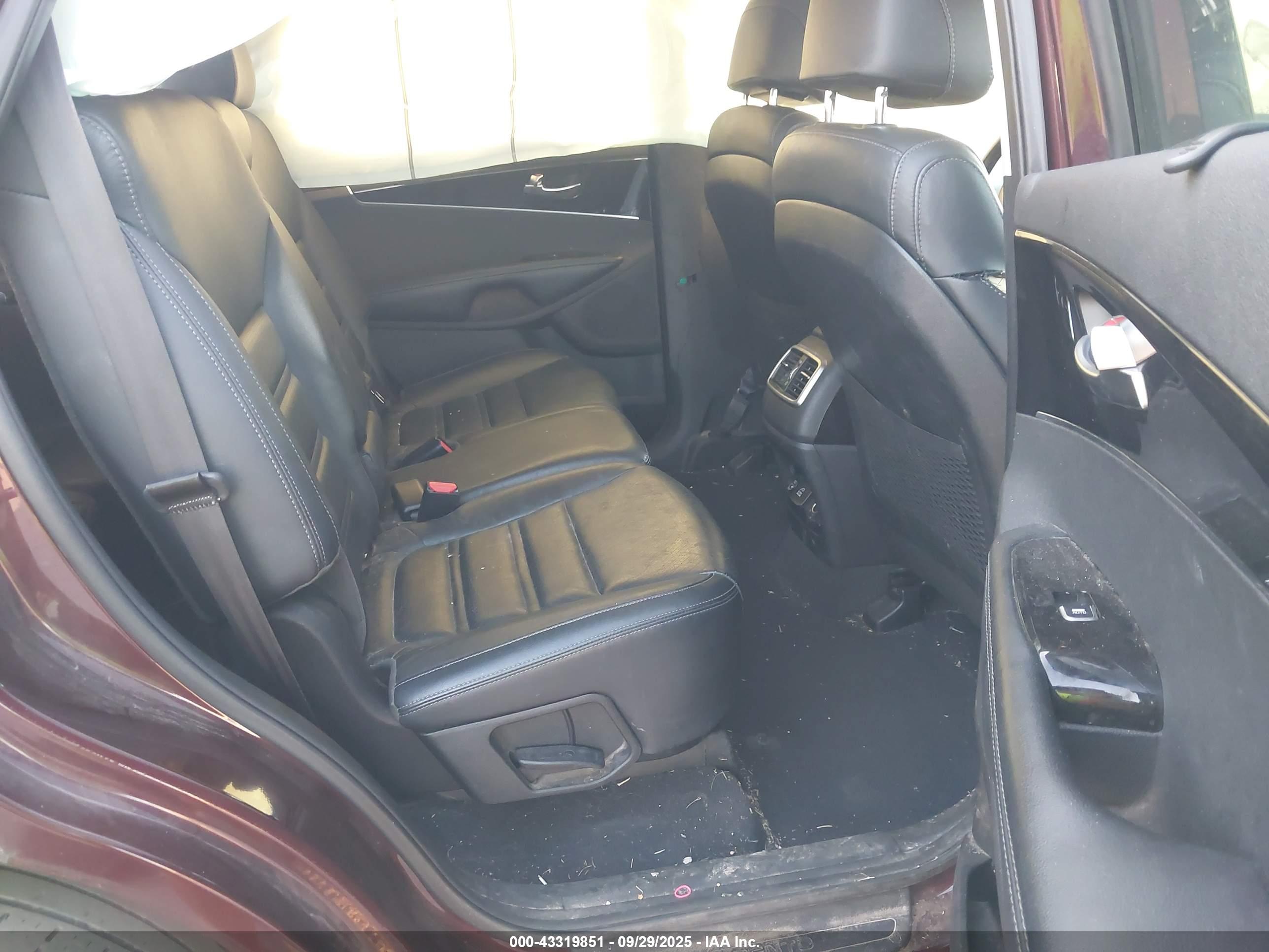 KIA SORENTO image 8