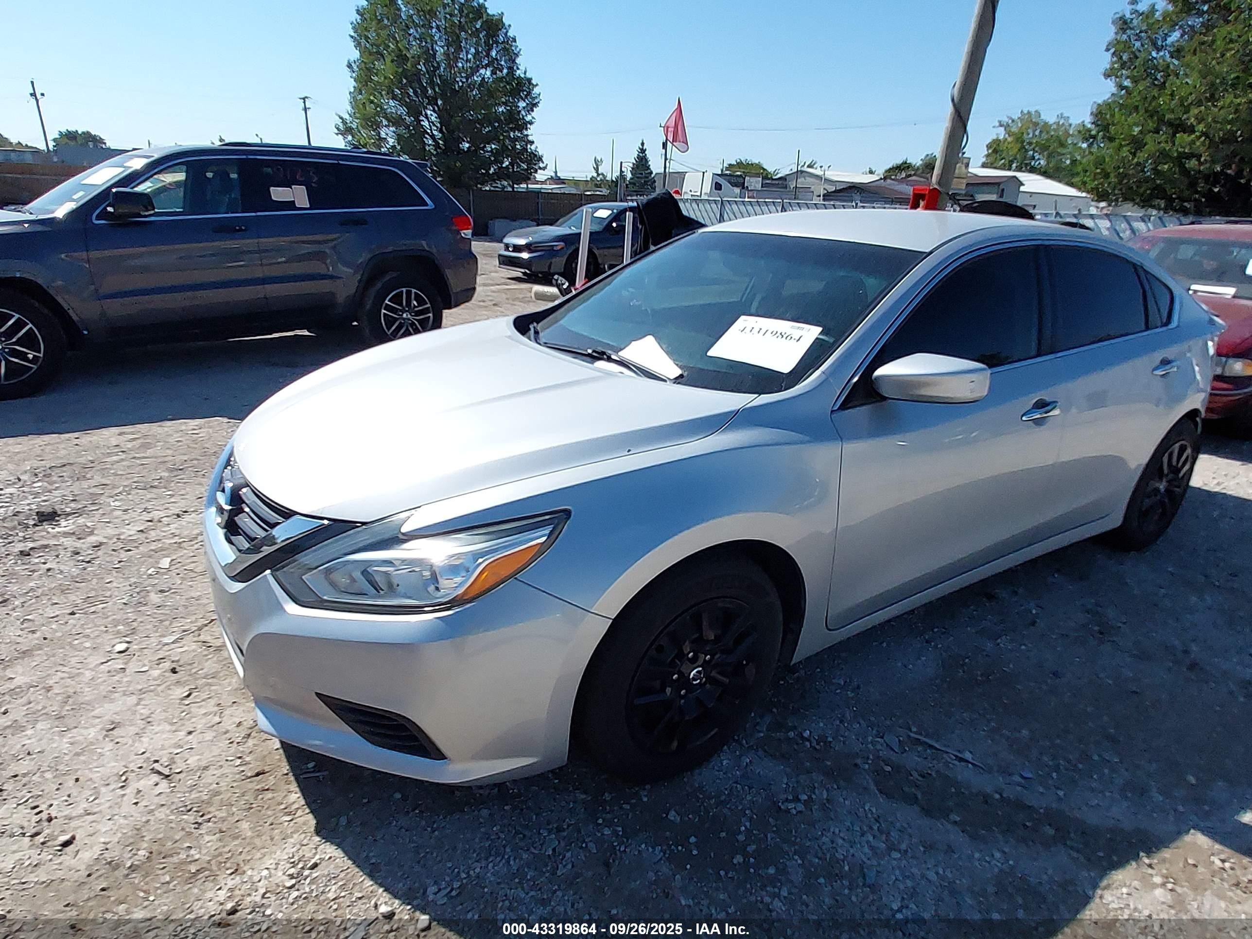 NISSAN ALTIMA image 2