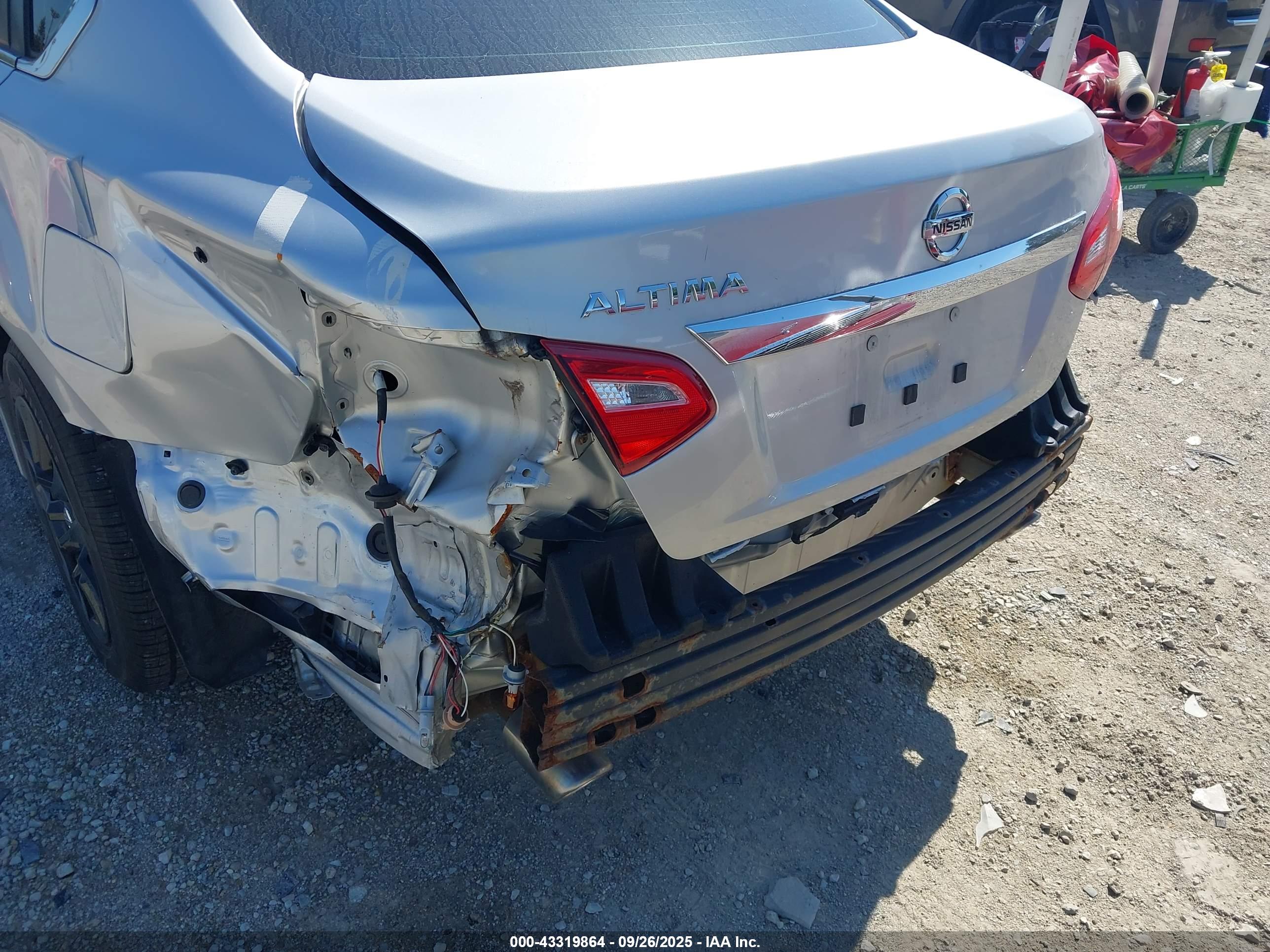 NISSAN ALTIMA image 6