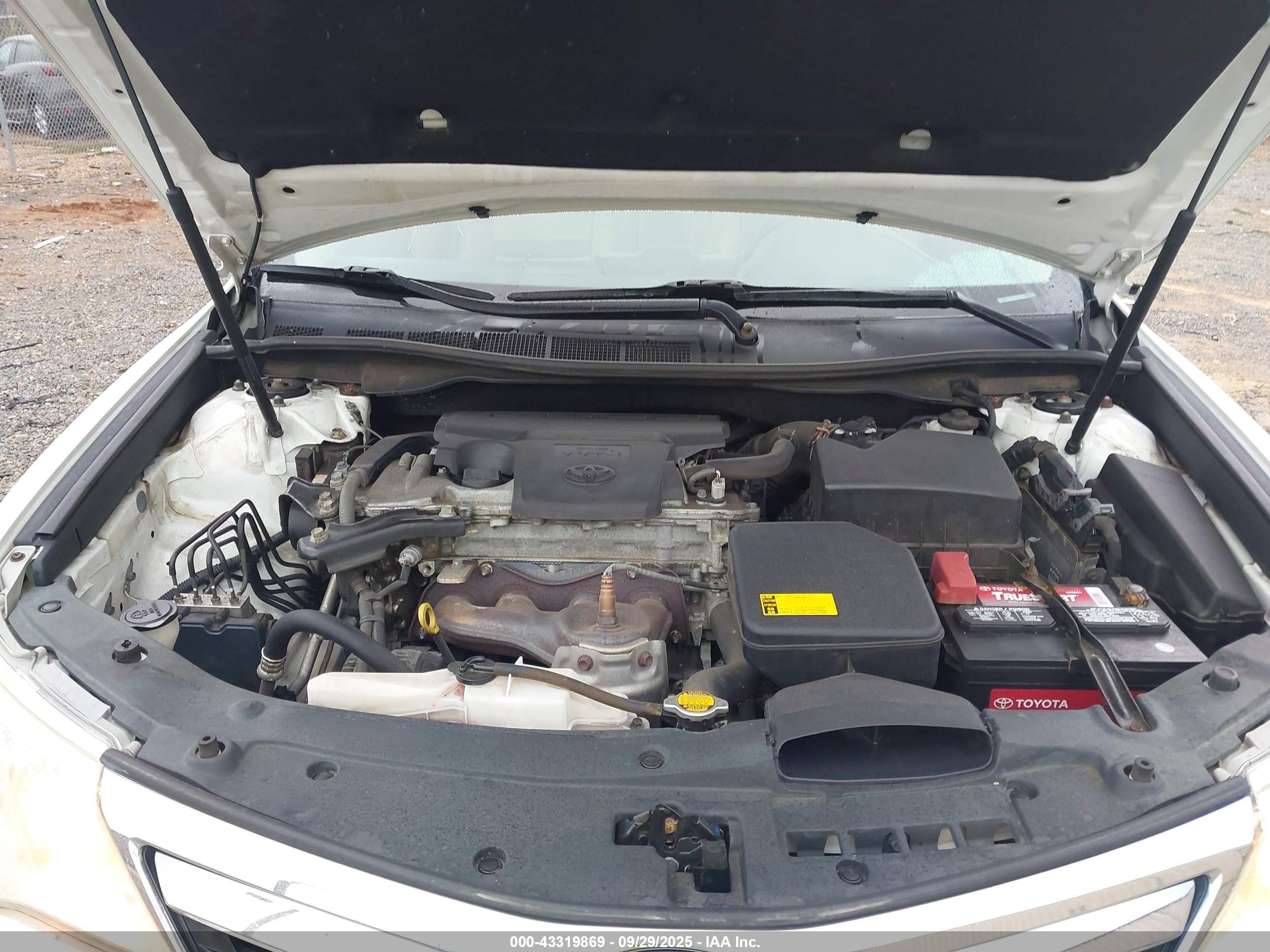 TOYOTA CAMRY image 10