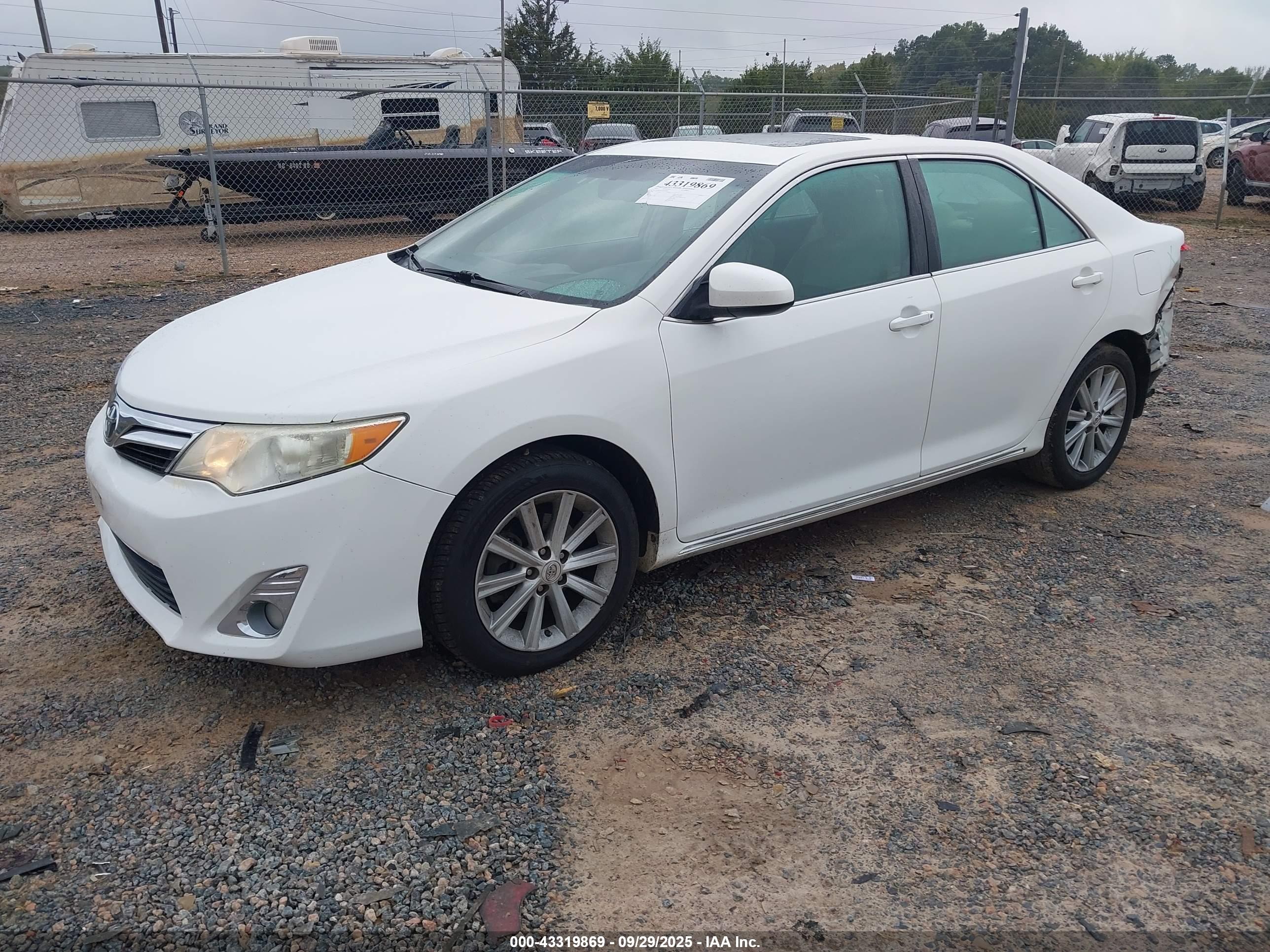 TOYOTA CAMRY image 2