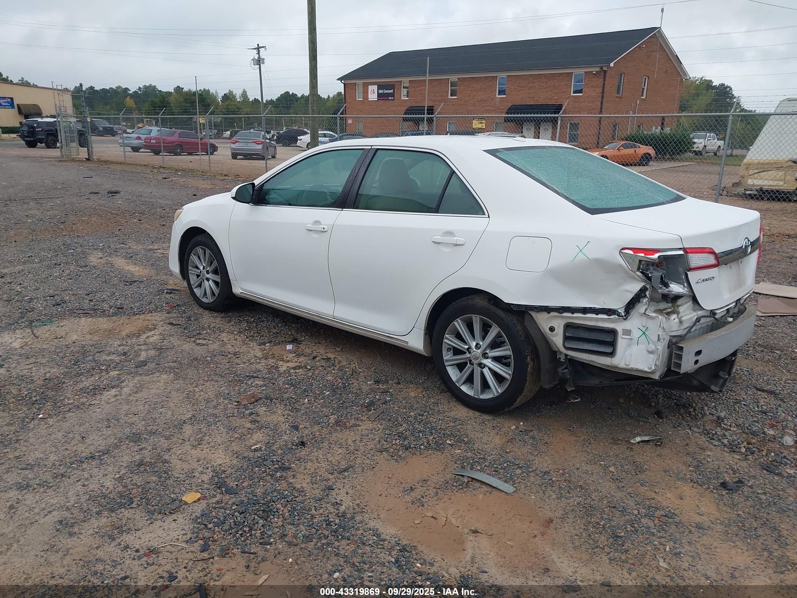 TOYOTA CAMRY image 3