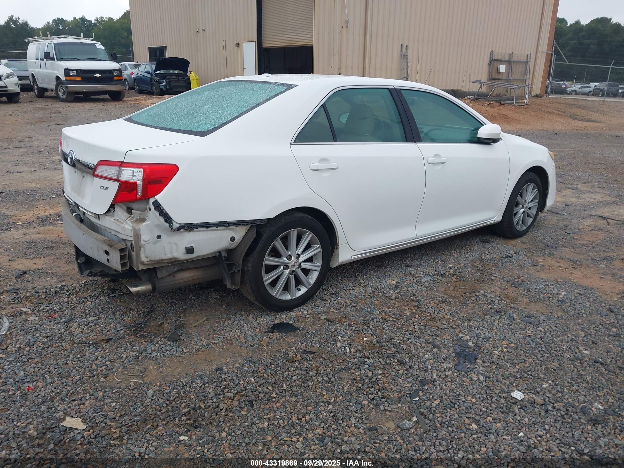 TOYOTA CAMRY image 4