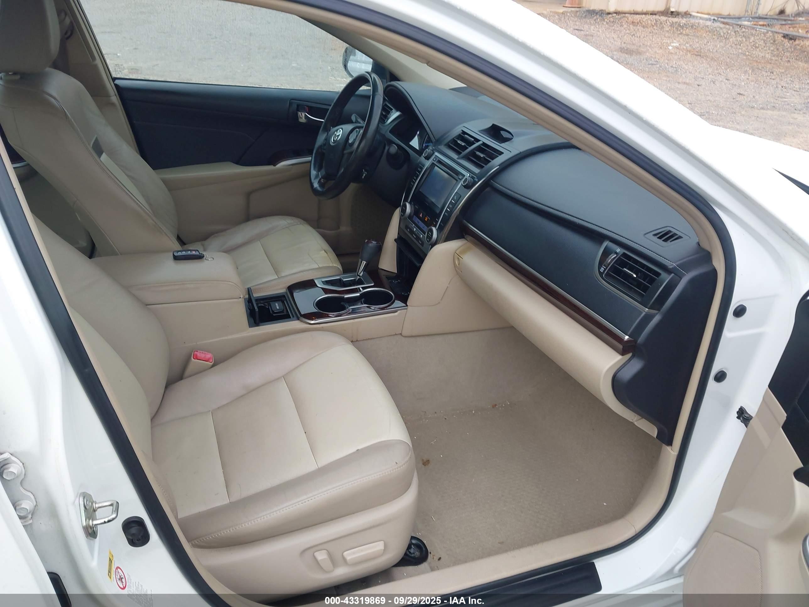 TOYOTA CAMRY image 5