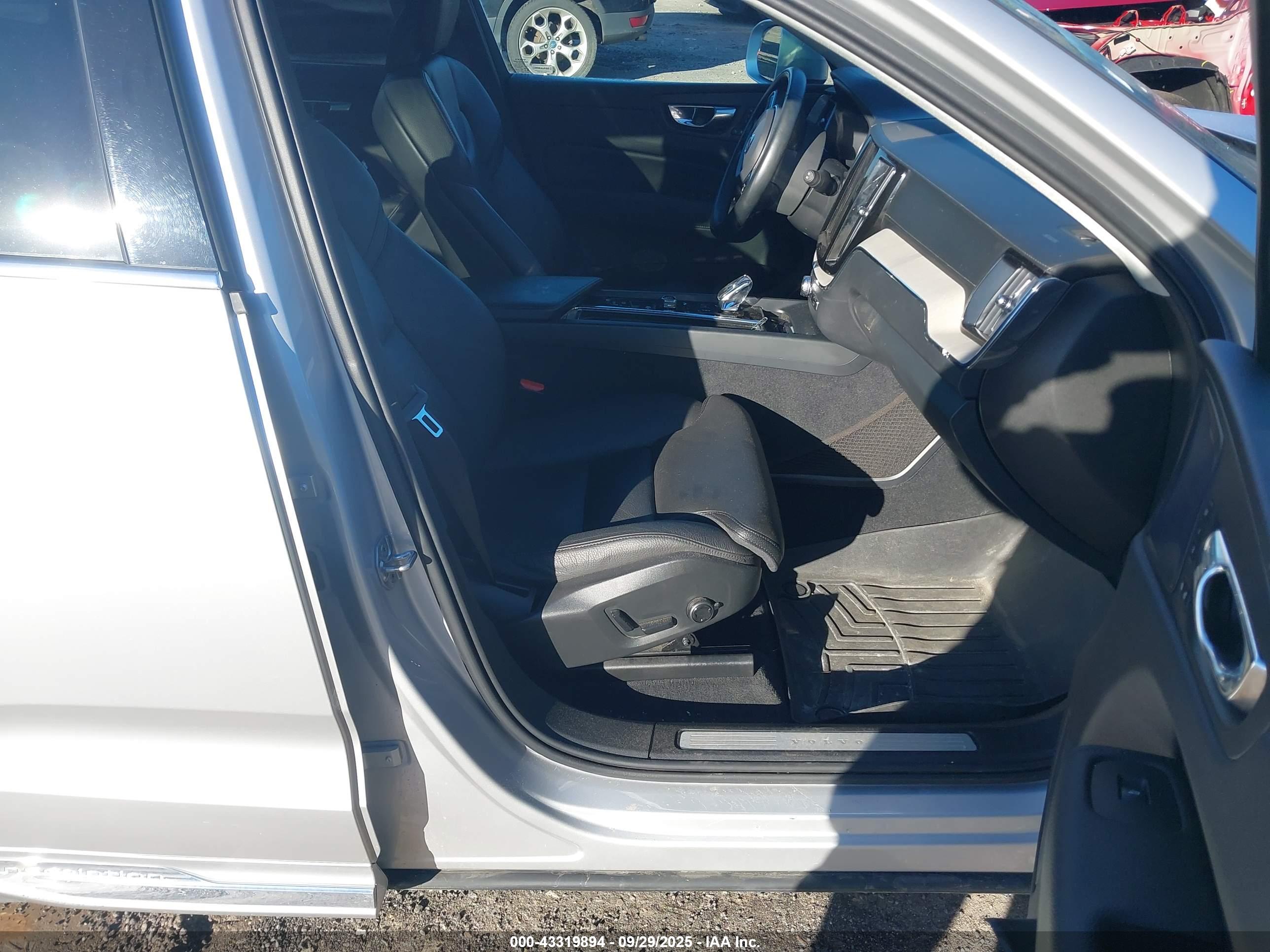 VOLVO XC60 image 5