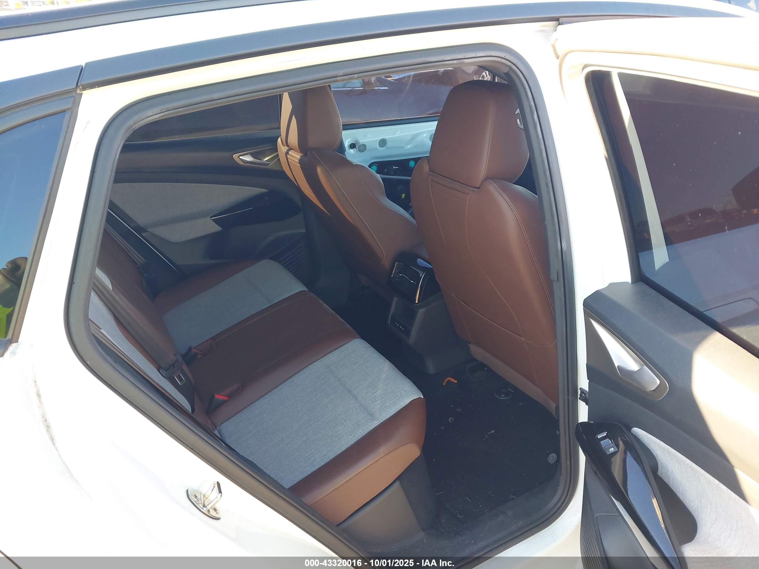 VOLKSWAGEN ID.4 image 8