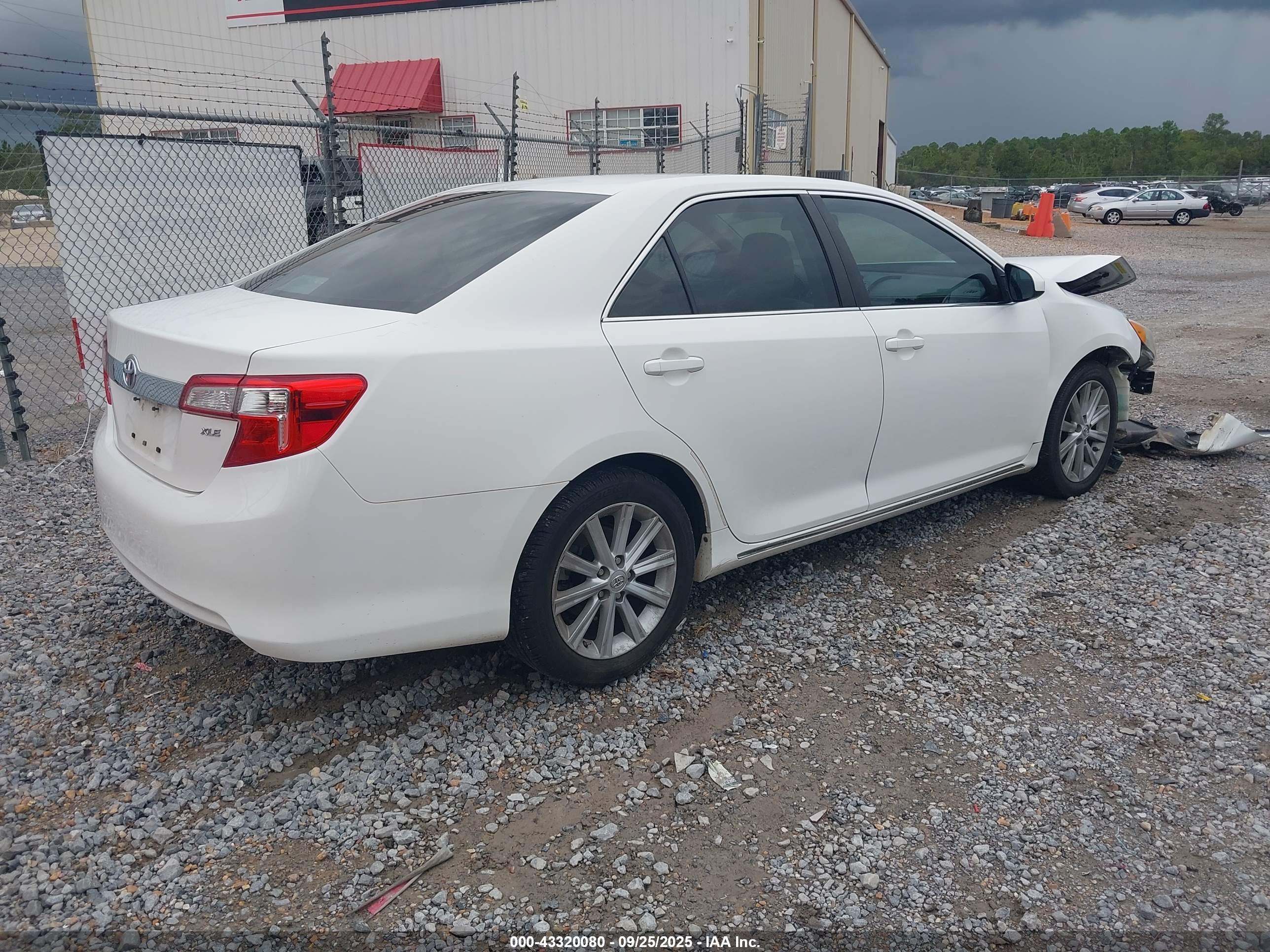 TOYOTA CAMRY image 4