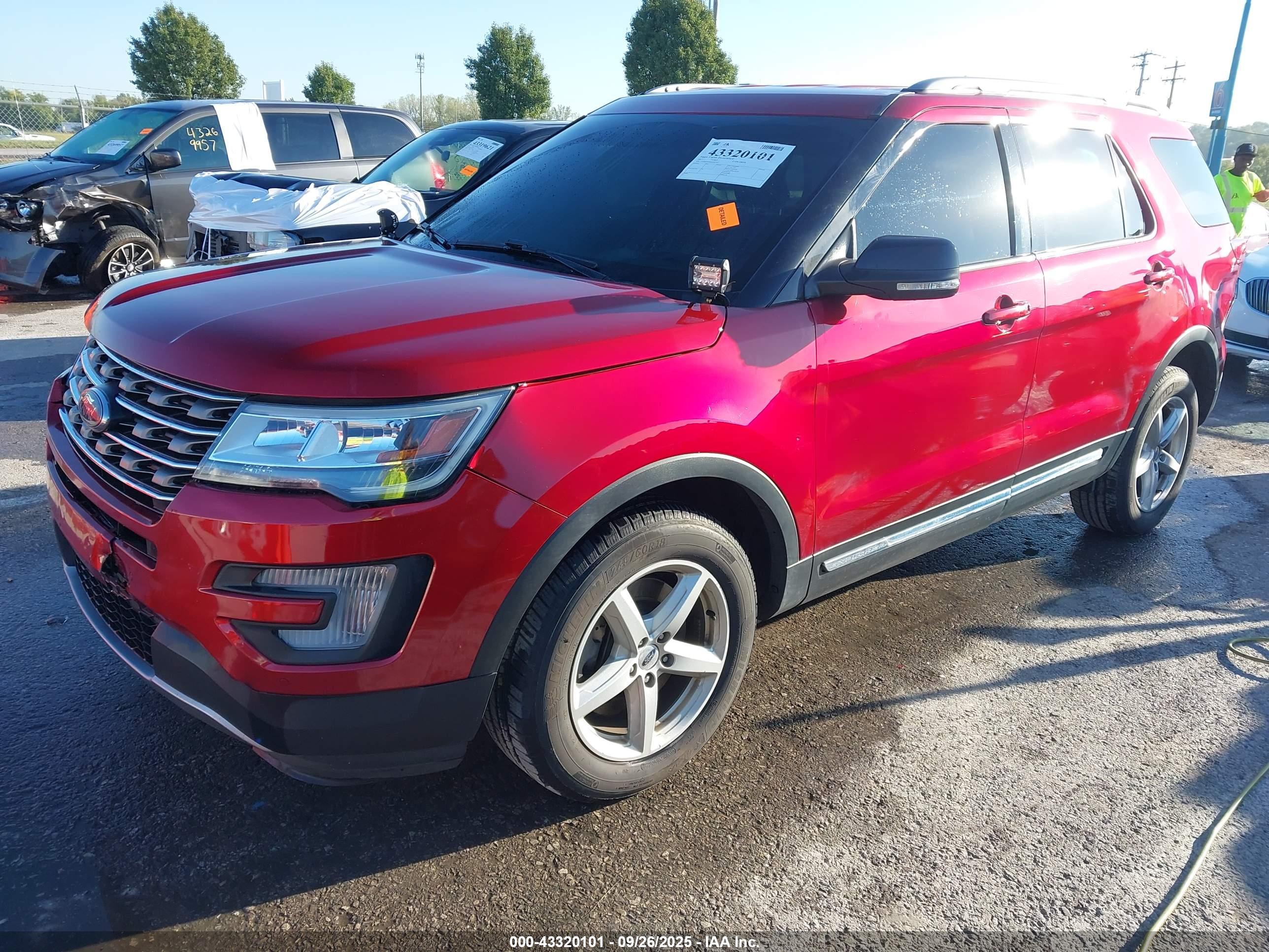 FORD EXPLORER image 2