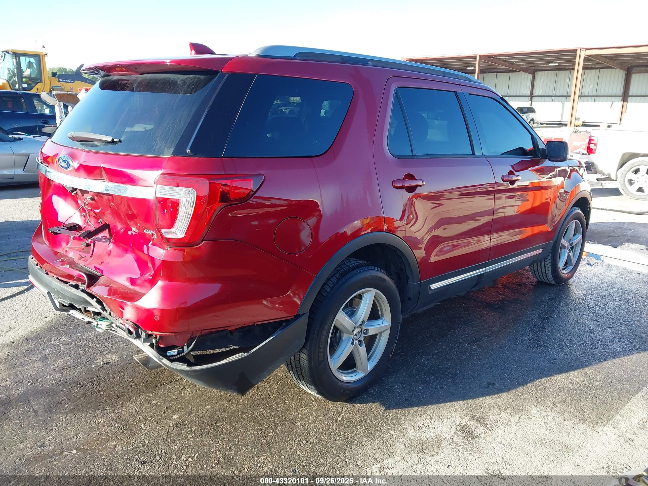 FORD EXPLORER image 4