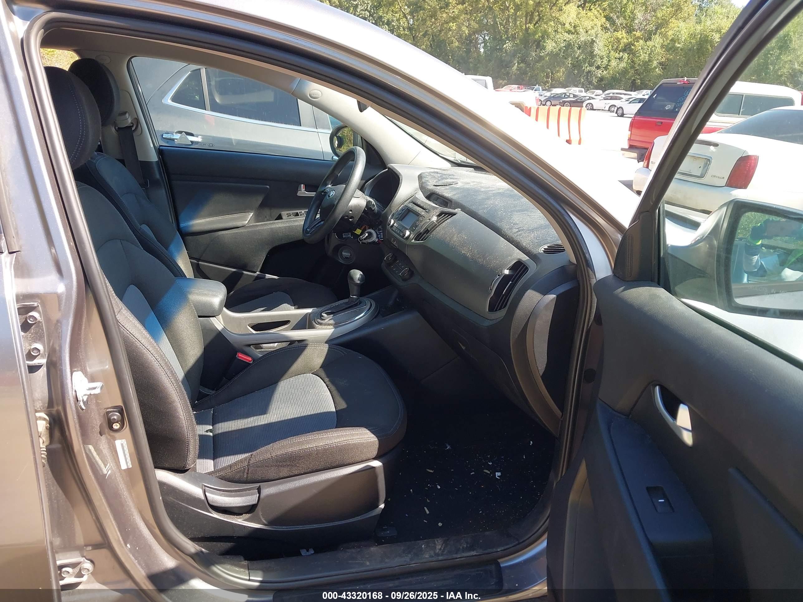 KIA SPORTAGE image 5