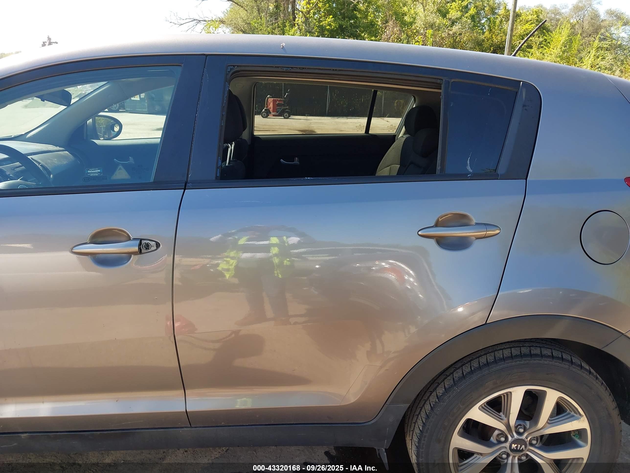 KIA SPORTAGE image 6