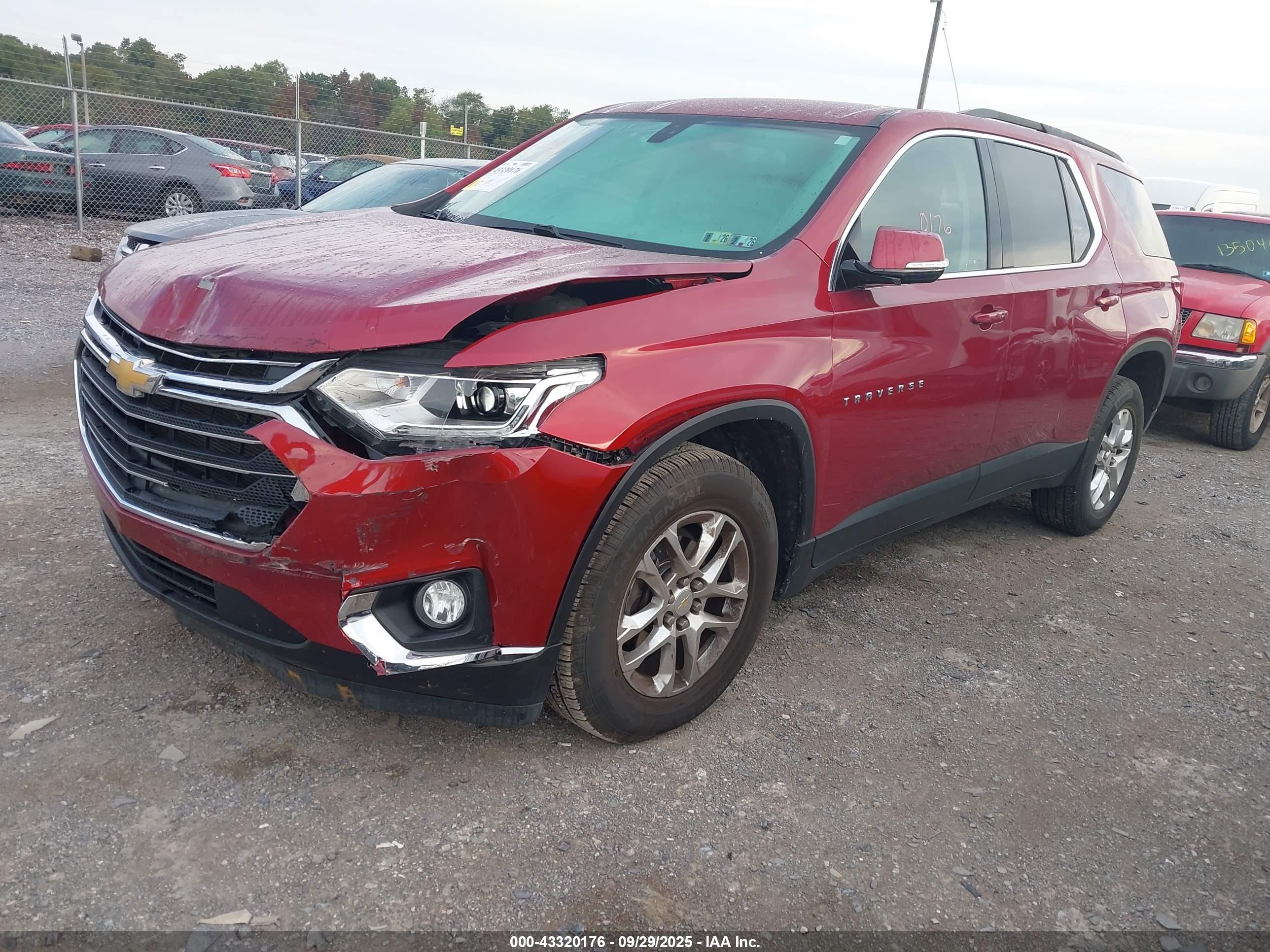 CHEVROLET TRAVERSE image 2